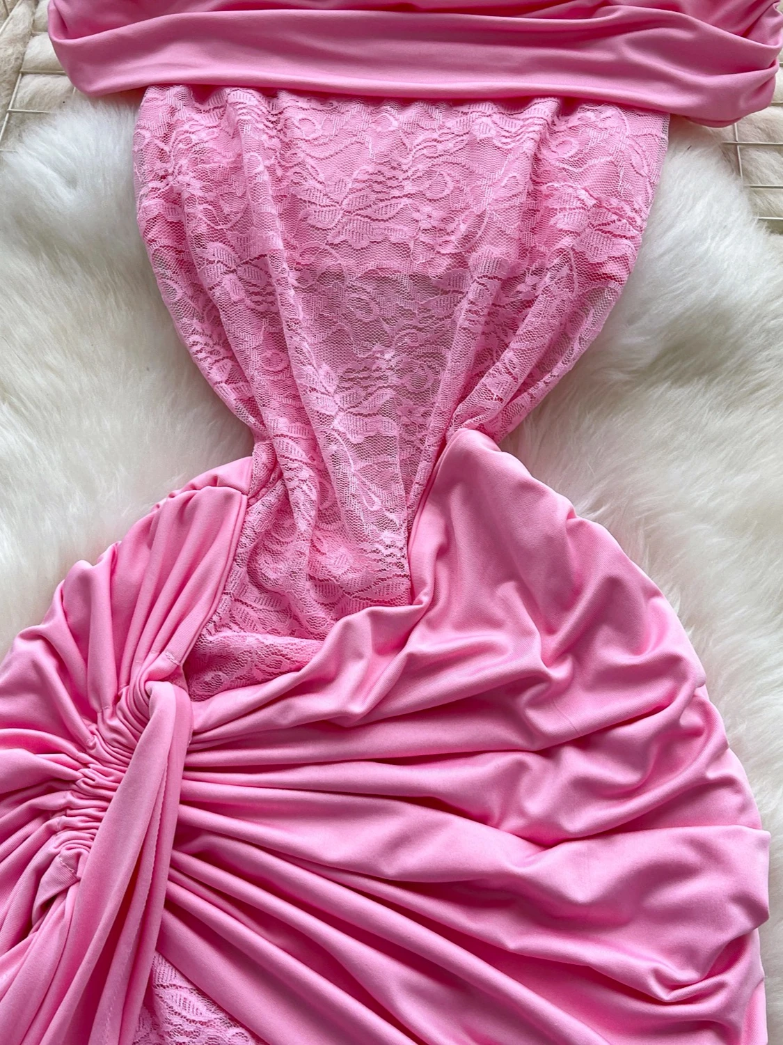 فستان قصير مثير مكشوف الأكتاف من الدانتيل من Foamlina فستان نسائي سادة بدون حمالات شفاف مرقع وشاح ربط مكشكش بقصة ضيقة للحفلات