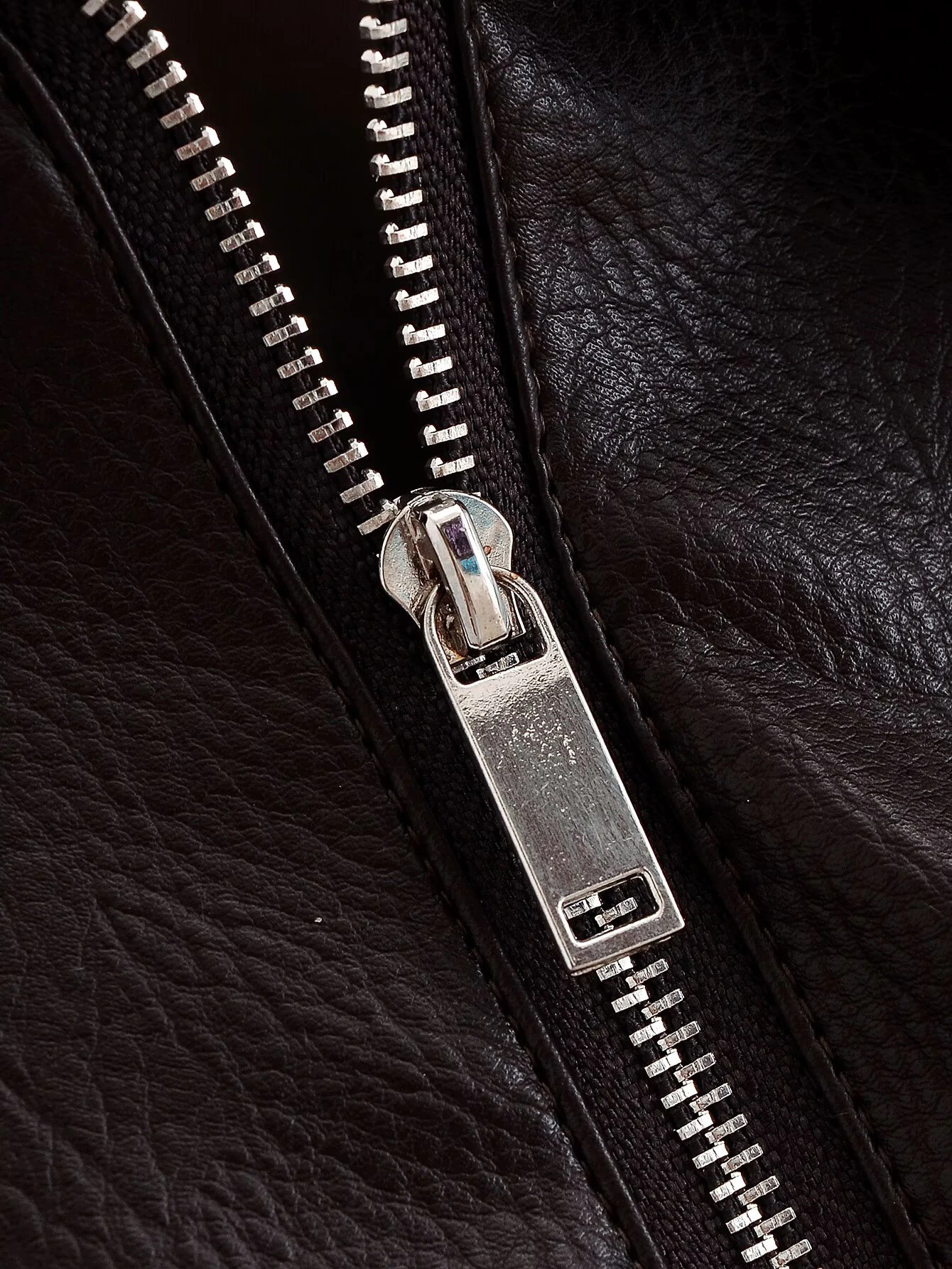 ملابس نسائية للتجارة الخارجية على الطراز الأوروبي والأمريكي موضة جديدة 2025 سترة طيار متعددة الاستخدامات من الجلد الصناعي