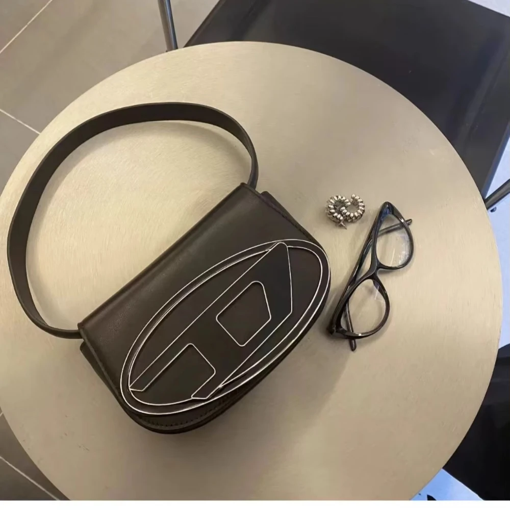 Nueva Bolsa de Hombro 2026D, Bolsa Cuadrada Pequeña de Axila Plateada para Mujer, Bolso de Mano y Hombro de Cuero PU, Bolso de Moda para Mujer
