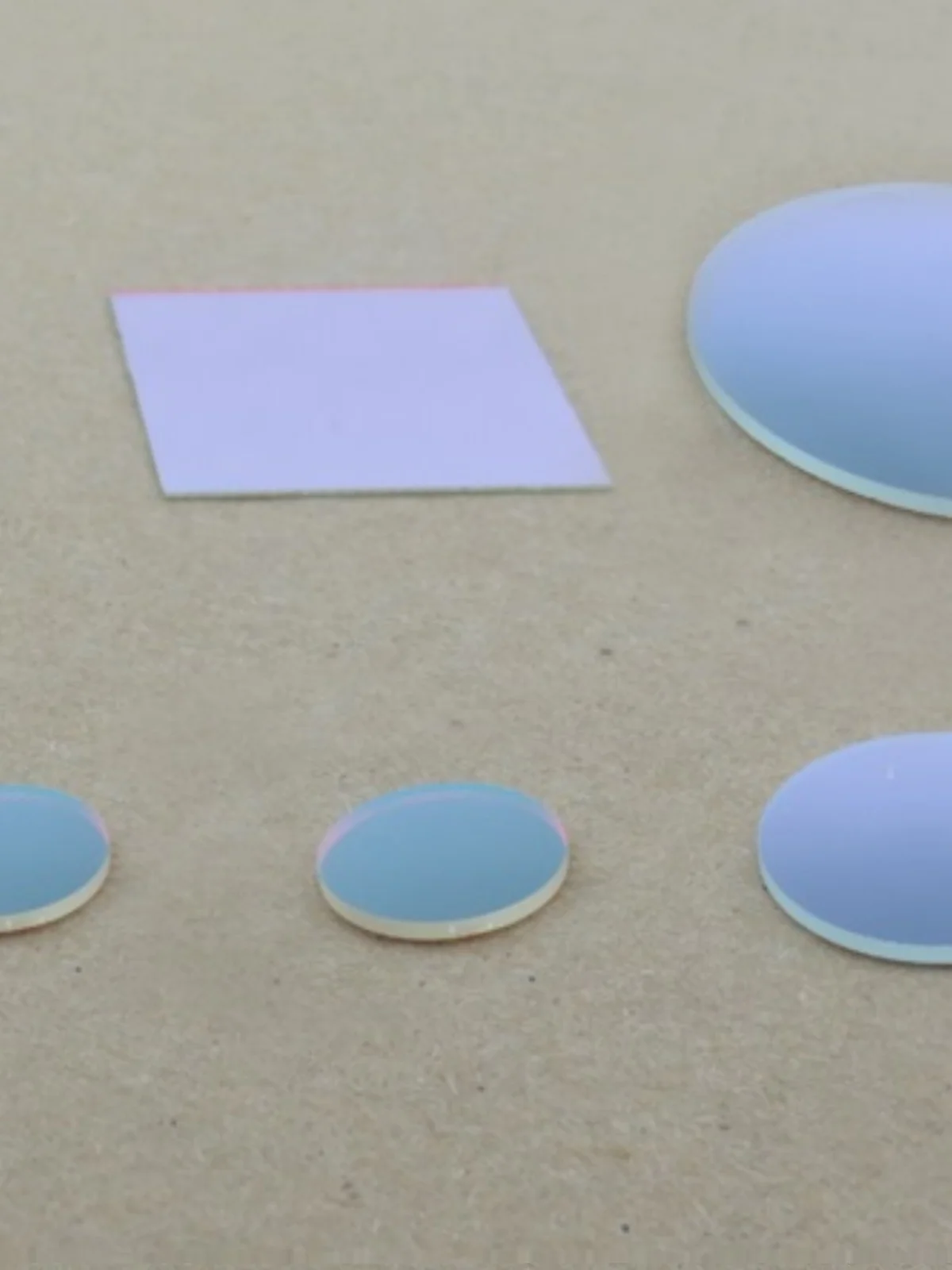 

Разветвитель луча 400-2000 Нм T50-R50% Пропускание видимого и ближнего инфракрасного диапазона Широкополосный делитель луча