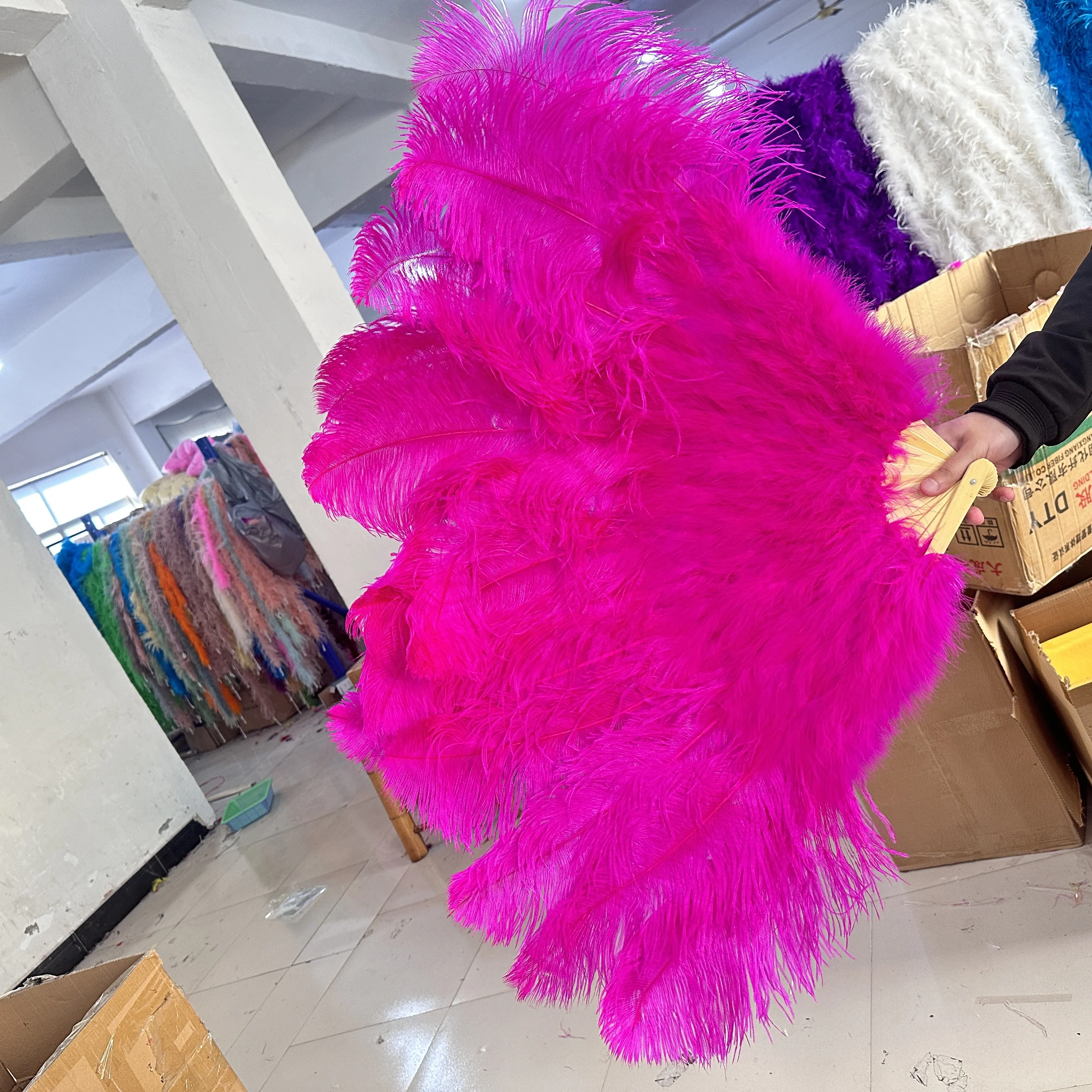 13Bone Natural Purple Ostrich Feather Fan for Dance Show Halloween Party Wedding Stage Props Handheld Fluffy Ostrich Plumes Fan