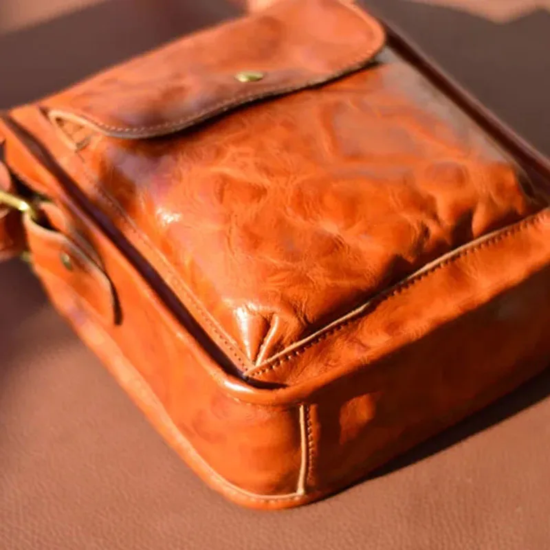 

AETOO This Japanese-style, niche commuting bag for women exudes a high-end feel. It's a retro leather crossbody bag with a wide