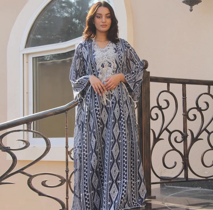 

Middle East Dubai Evening Dress Large Beaded Embroidered Embroidered Dress