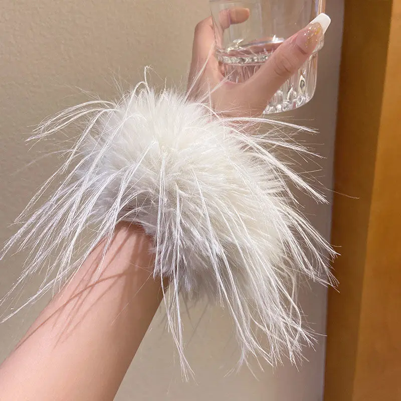 13cm Ethereal Feather Bracelet for Wedding Favors Furry Lightweight Wrist Accent Wristband Plush Elastic Feather Cuff Bracelet