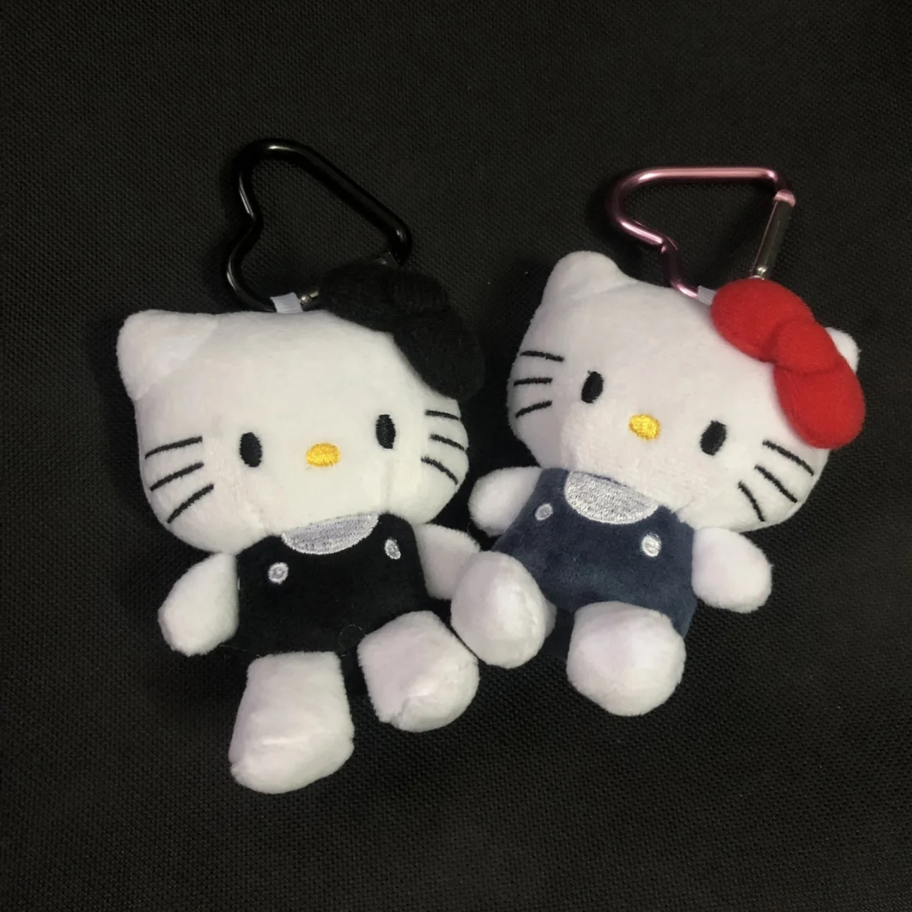 Sanrio Black White Hello Kitty Plush Doll Love Shaped KeychainGirl Cartoon Backpack Pendant Cute Decoration Children Toy Gifts