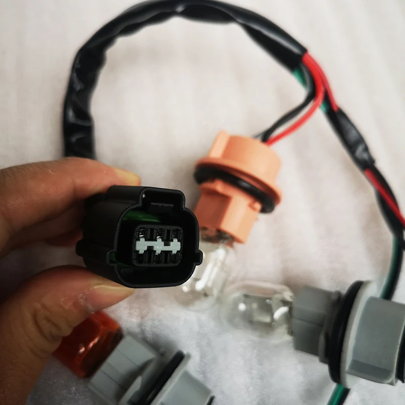 Afbeelding 4: Voor Mitsubishi Pajero V93V97 Staart Lamp Harnas Achterrem Plug Backup Bulb Socket 1Pcs