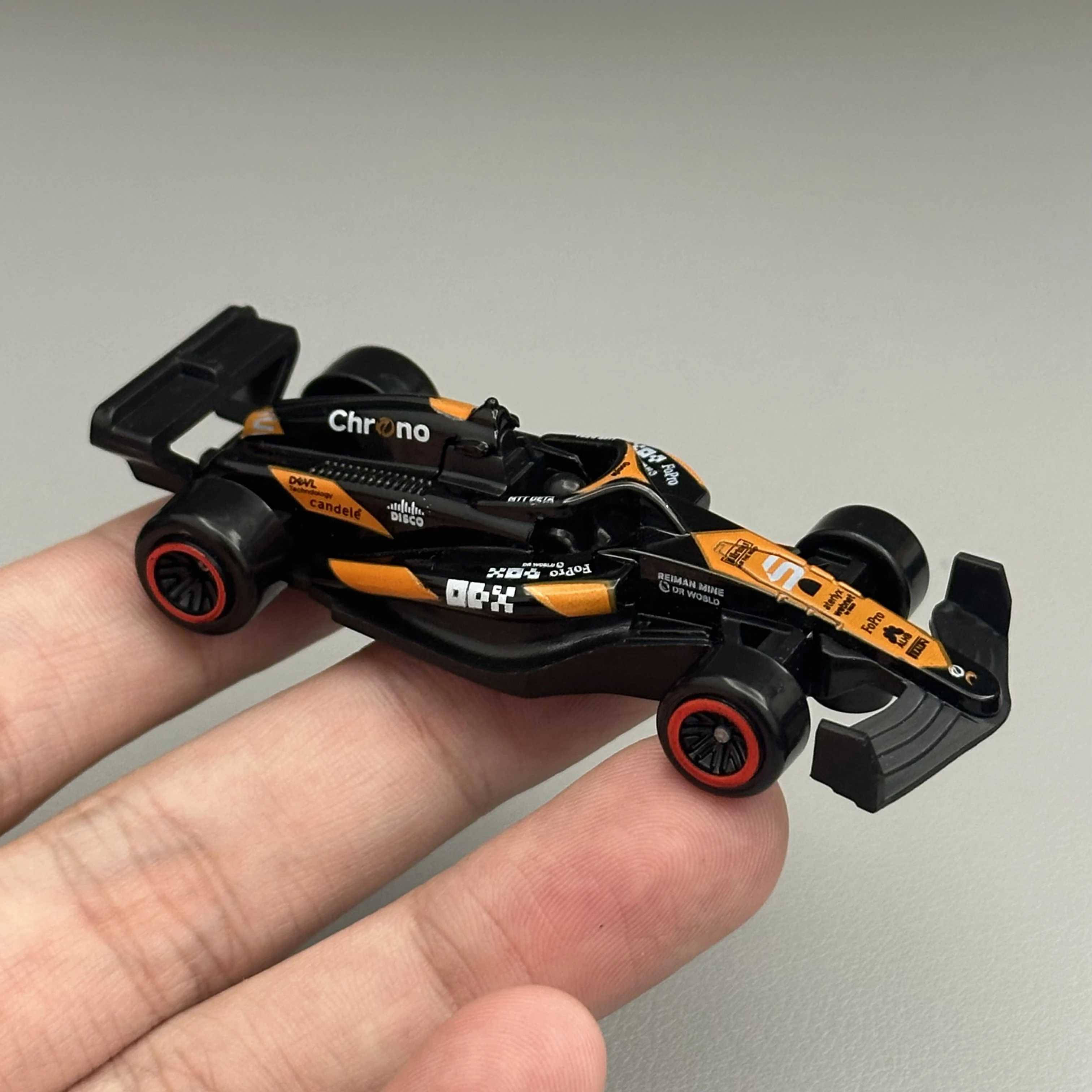 1/64 Diecast Alloy Black Orange Racing Car Formula Style Single Seater Miniature Collectible Model Display Toy for Racing Fans image 2