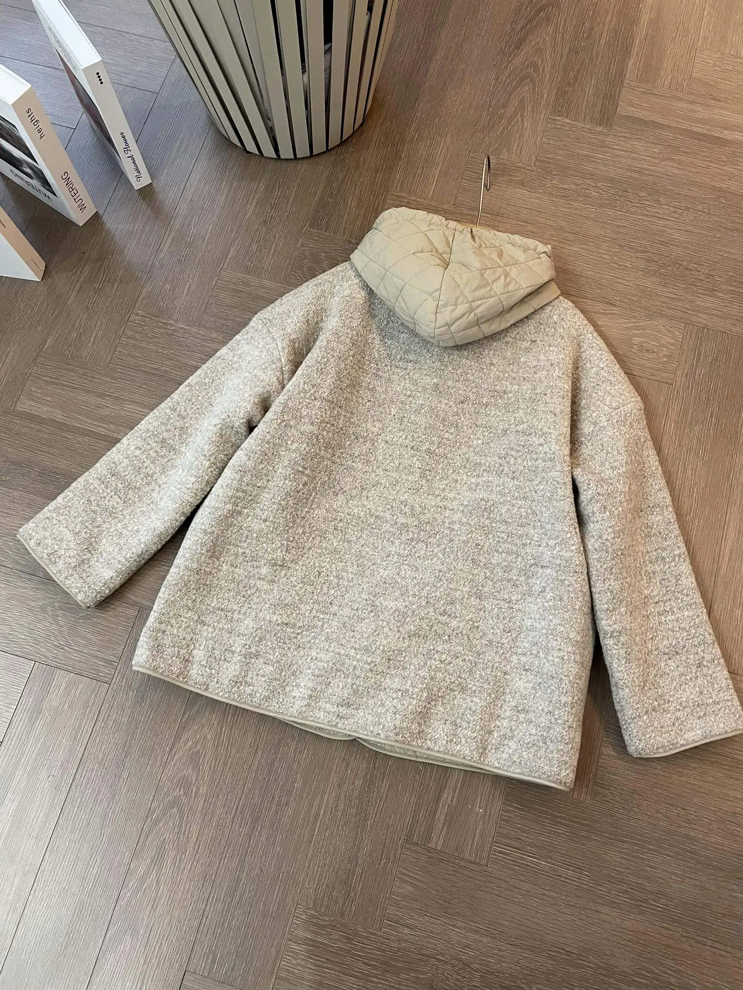 الخريف والشتاء جديد جودة عالية أزياء عارضة مقنعين صوف الضأن سترة قطن للنساء