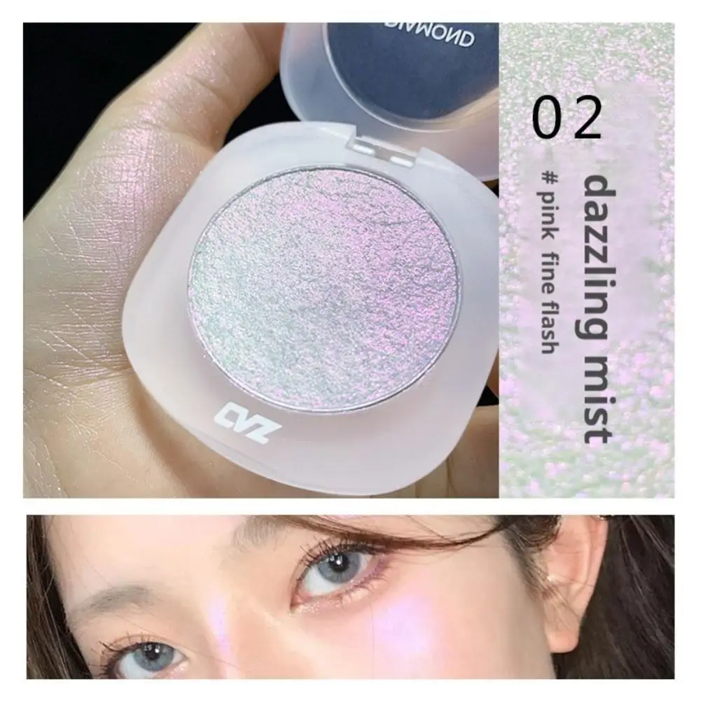 مسحوق هايلايتر يضيء الجسم كله، مع انفجار من ظلال الأنف وتسليط الضوء على الوجه ثلاثي الأبعاد