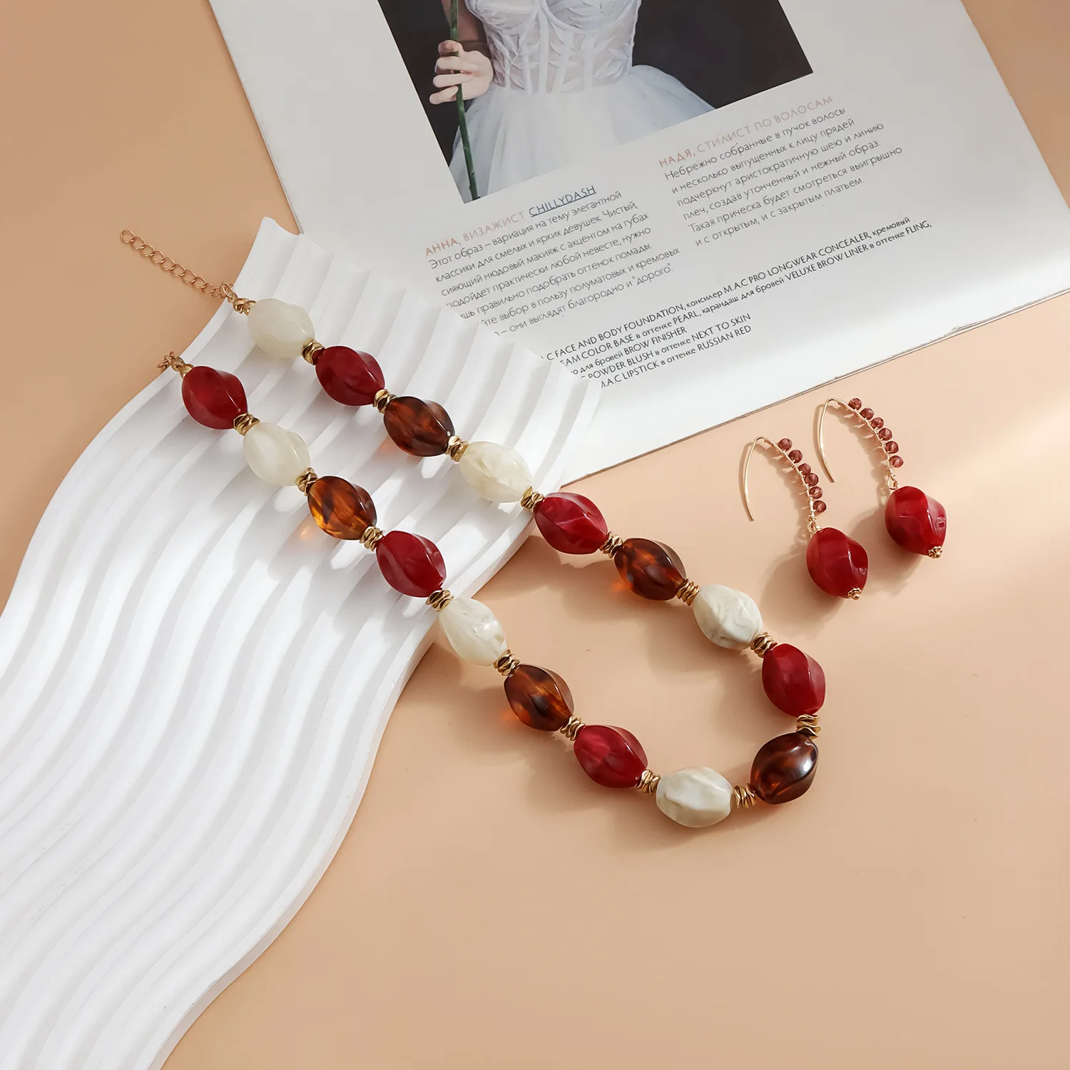 Cross border jewelry retro simple acrylic color blocked bead necklace, personalized dopamine versatile accessory