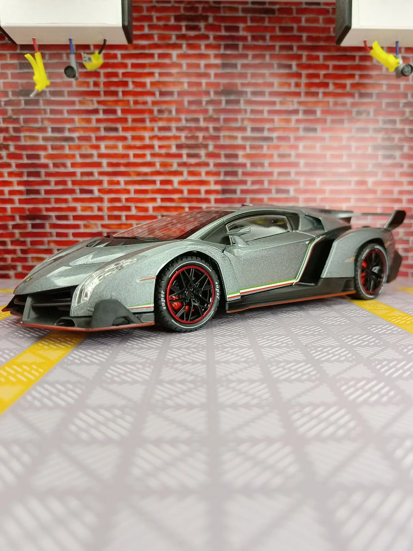 

1:24 super sports car alloy car model ornaments the doors on both sides can be opened has simulated sound and lighting functions
