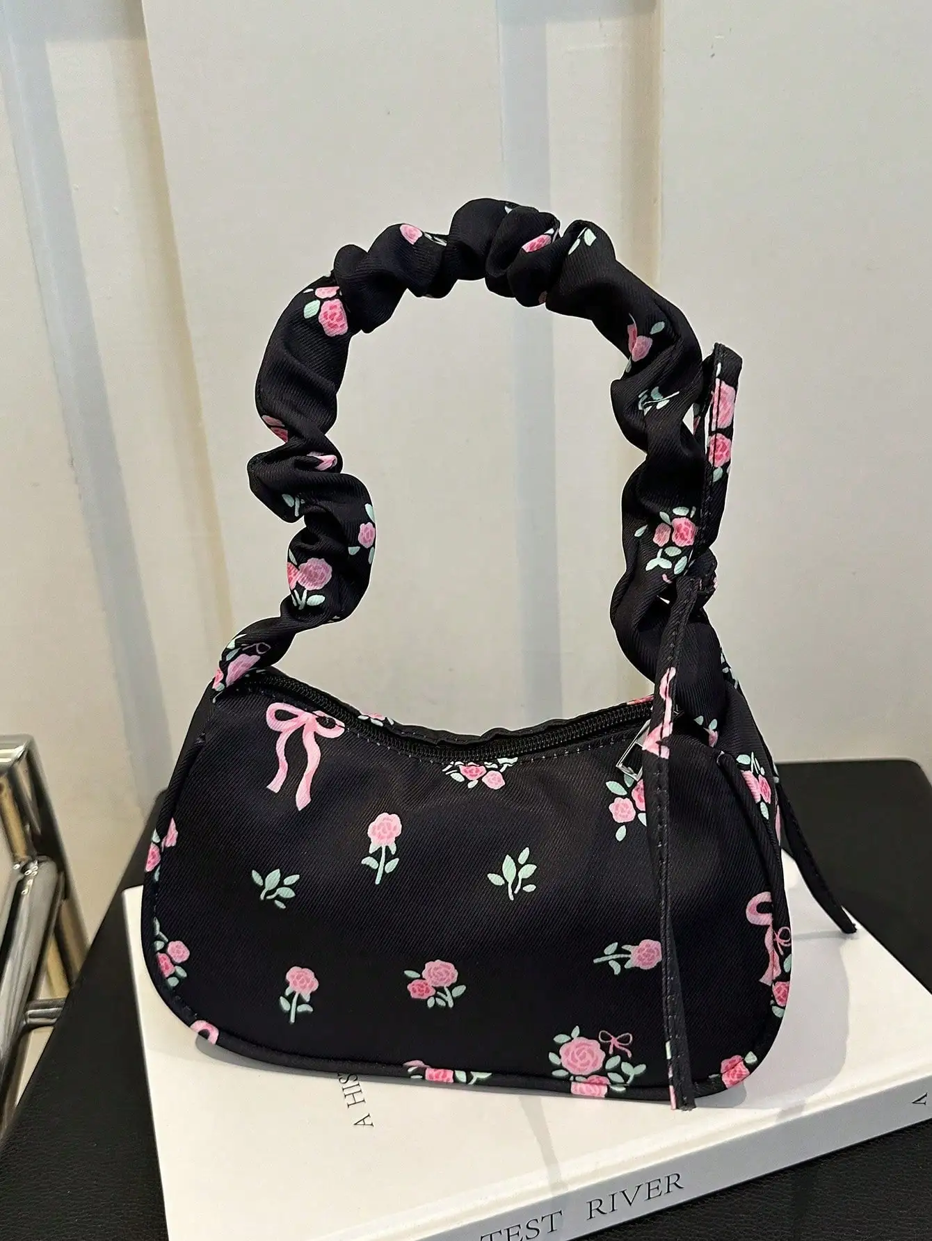 

1pc Pink Nylon Floral Print Zipper Closure Casual Shoulder Bag, Versatile For Women's Daily Use ,Beach Bag