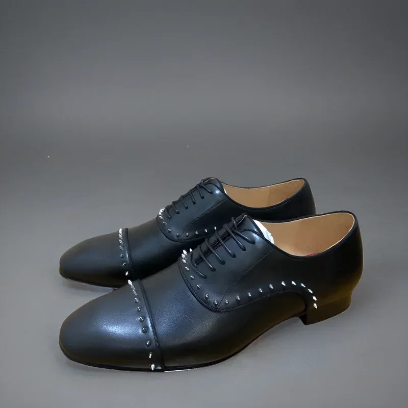 Chaussures provoqué en cuir véritable à pointes pour hommes, chaussures de conduite, talons bas, rouge, astronomique, baskets noires, cercle, argent, plate-forme RiSALE, rencontre