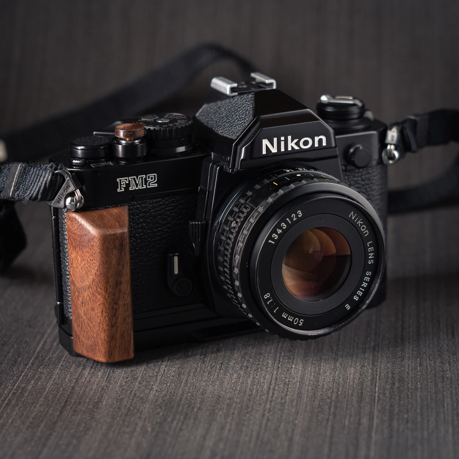 YUWOOD FM2 L-förmige Montageplatte mit Holzgriff für Nikon FM2 FM FM3A FE FE2. Integrierte Arca-Swiss-Schnellwechselplatte – Detail 10