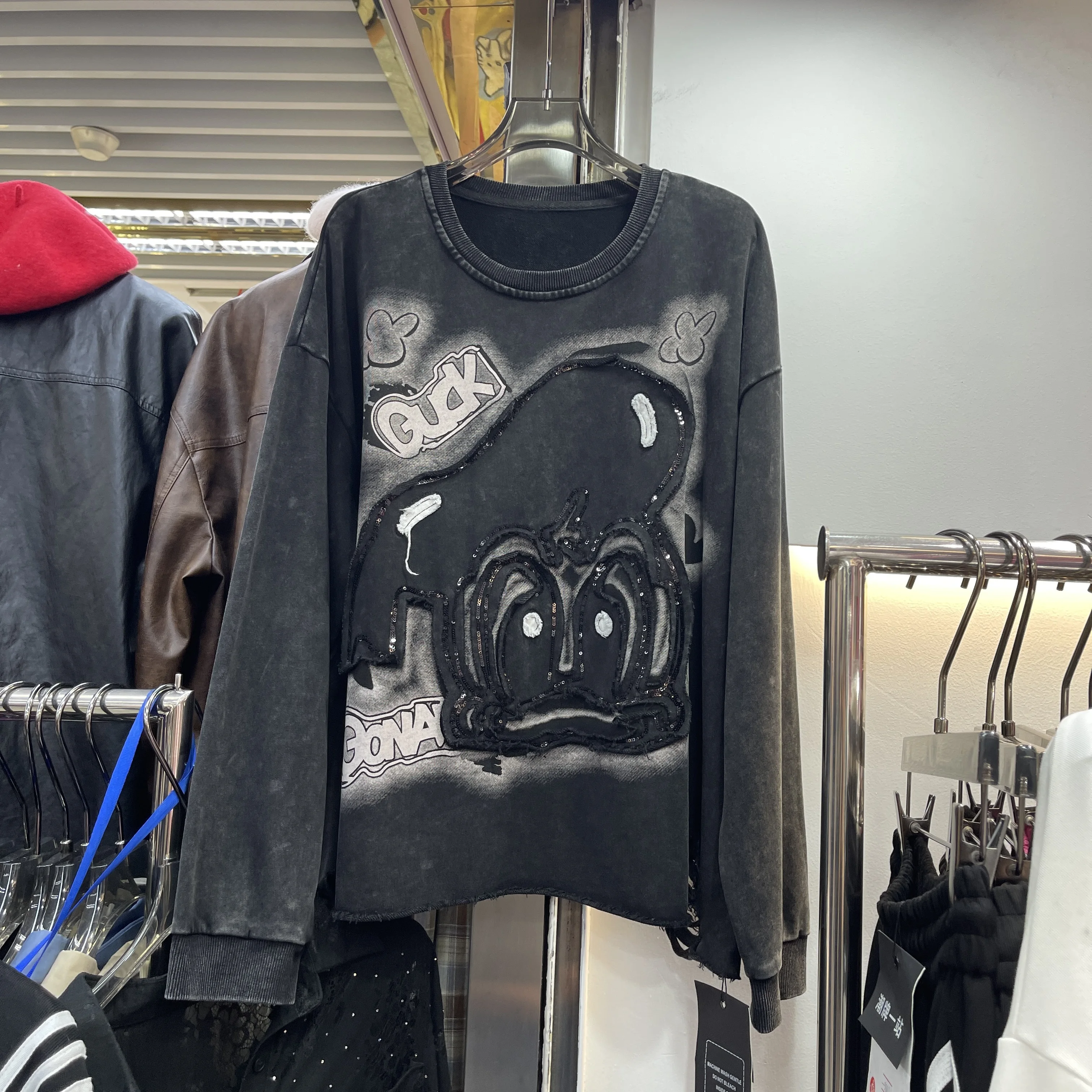 2025 Autumn New Heavy-Duty Distressed Design Cartoon Duck Round Neck Pullover Sweatshirt for Women Loose Fit Sports Top