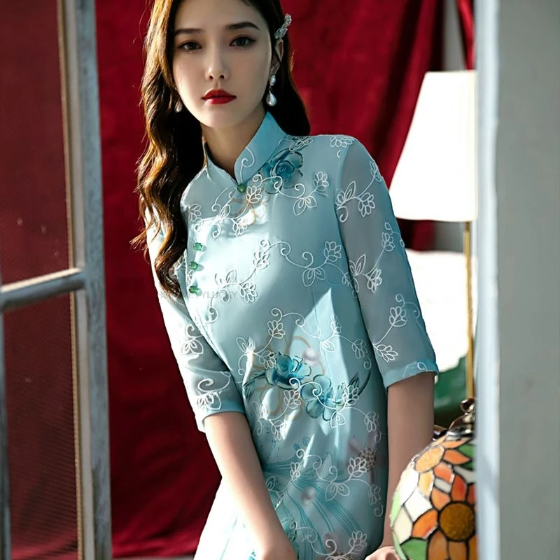 تحسين Aodai Cheongsam فستان المسرح الصيني الأنيق أداء زي المرأة أنيقة المرأة الصينية التطريز فستان تشيباو