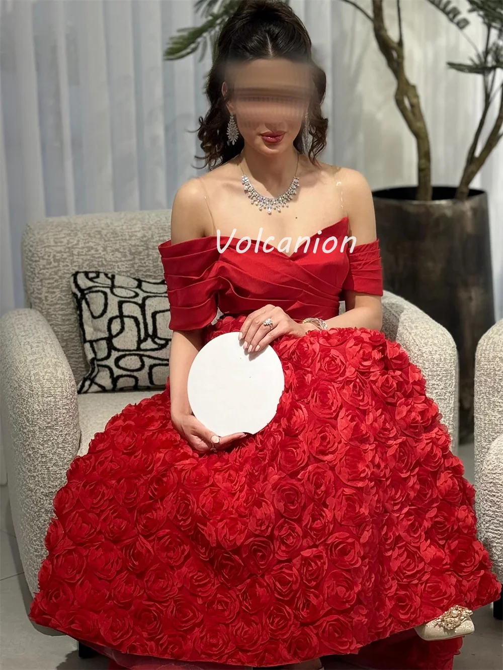 Vestidos largos personalizados, exquisitos, intrincados, Charmeuse, hechos a mano, drapeados con flores, corte en A, hombros descubiertos, vestidos para ocasiones a medida