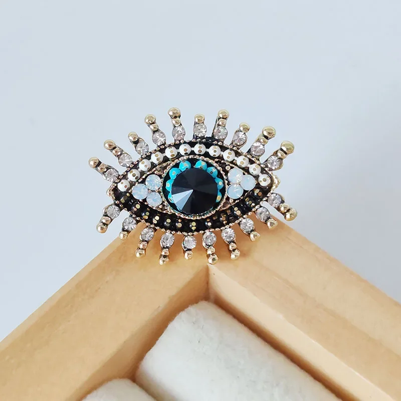 1Pc Retro Evil Eye Brooch for Men Women Fashion Demon Eye Brooches Pins Jewelry Accessories Party Gifts 2024 Trend Cool Thing