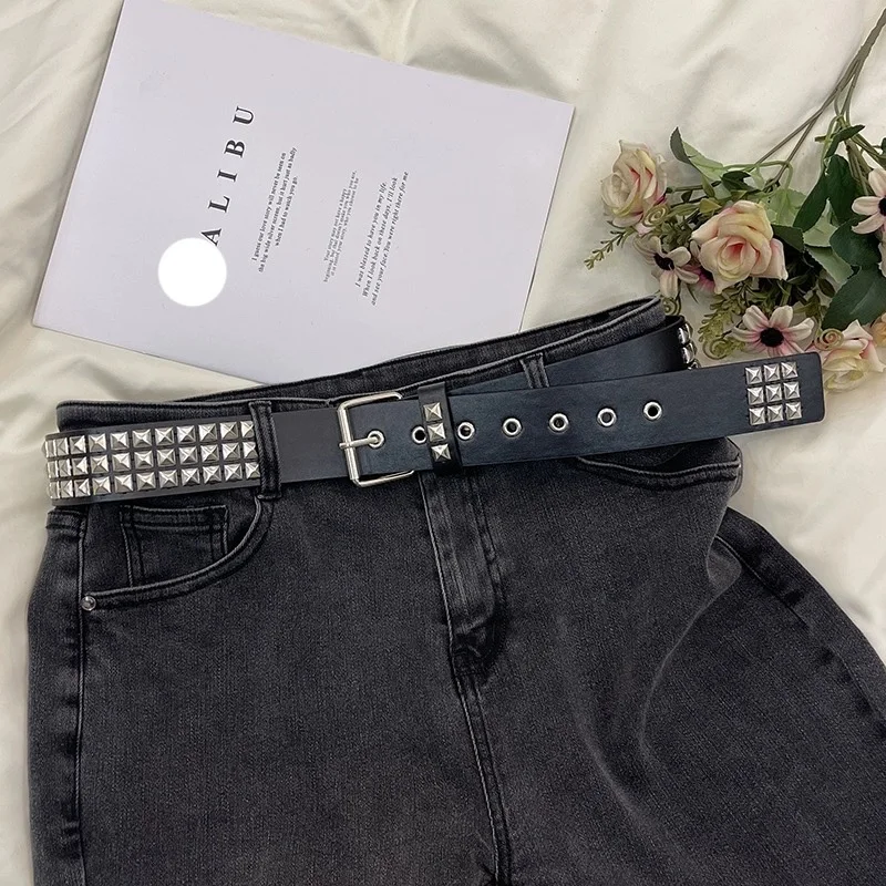 2024 Gothic Square Bead Rivet Belt Metal Pyramid Belt for Men and Women Punk Hardware Jeans Belts Designer Belt Female Belts