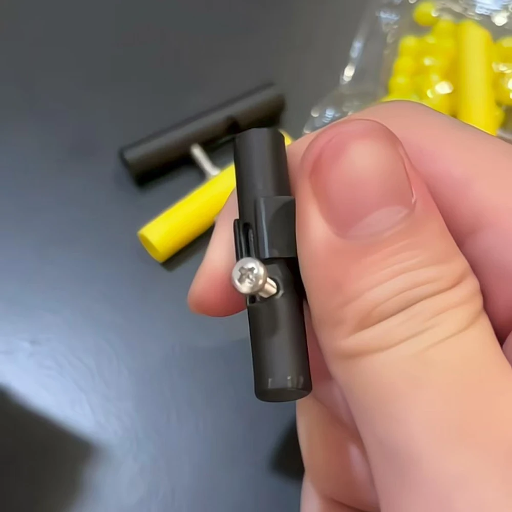 プラスチック製隠し弾丸発射器パーティーのおもちゃ、紙玉発射安全フィギュアおもちゃ、いたずら用子供向けガジェット、男性女性へのギフト