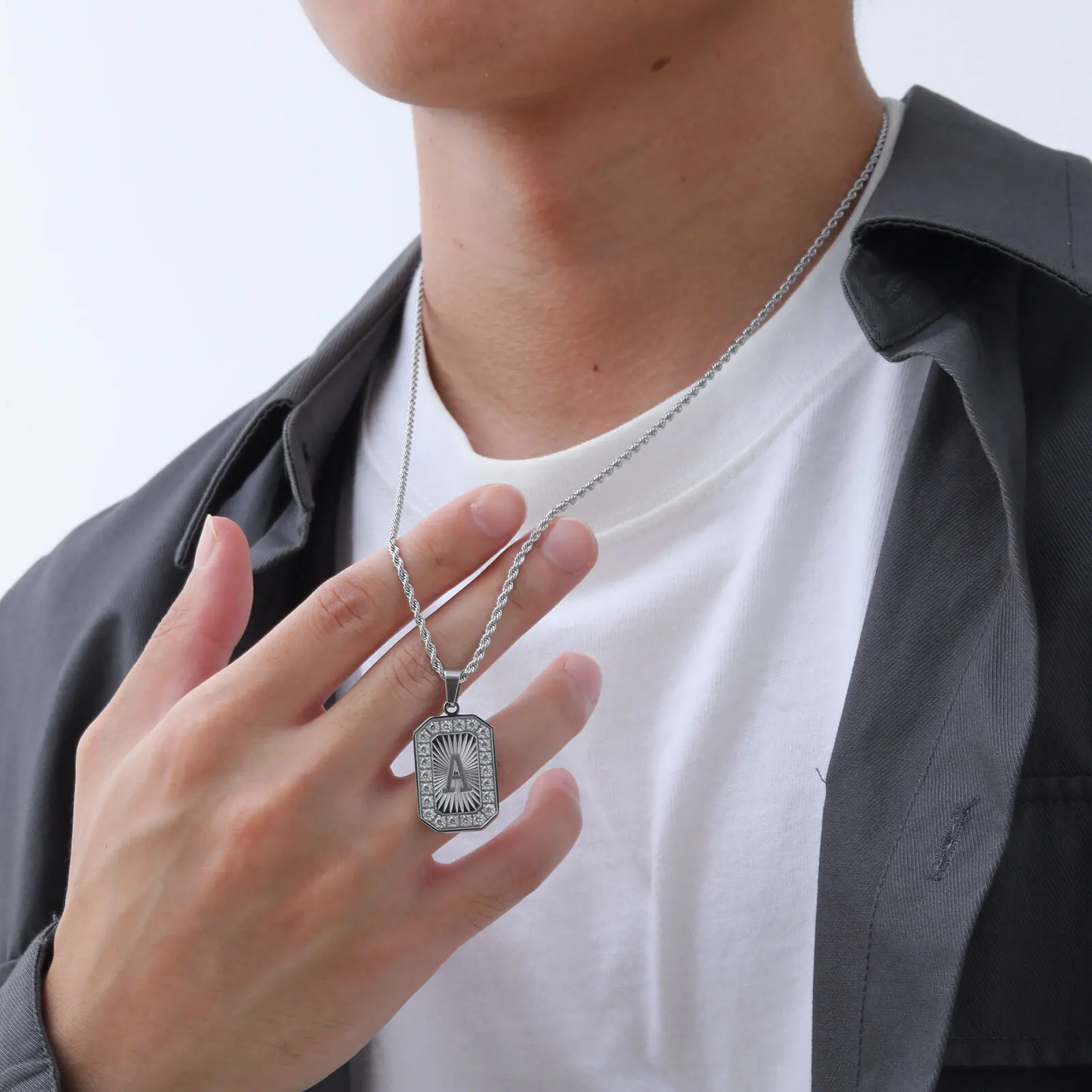قلادة أولي من الزركون اللامع للرجال، قلادة مربعة منقوشة من الفولاذ المقاوم للصدأ، اسم A-Z 26 حرف طوق هدية