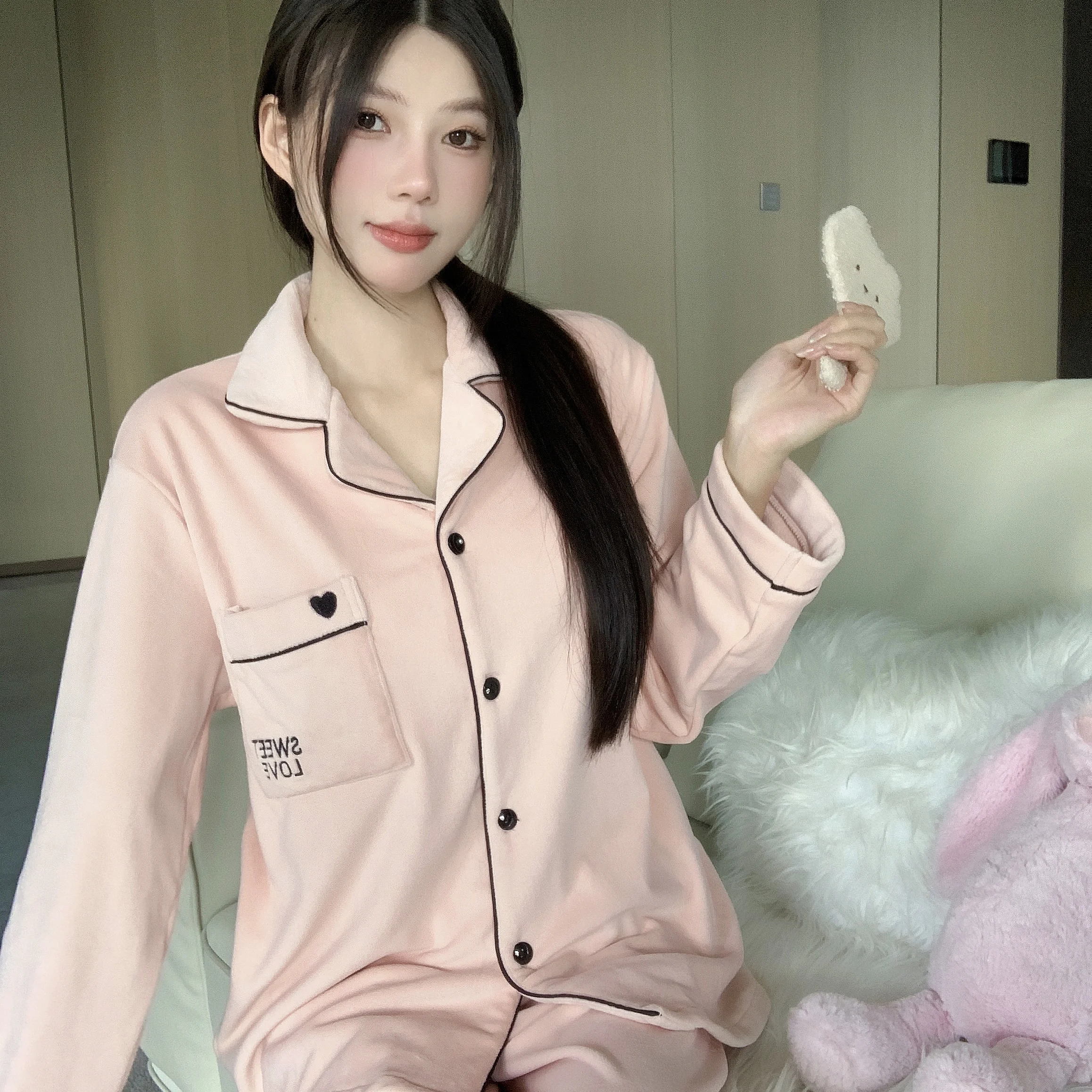 

Комплекты пижам и платьев для женщин: праздничные, тропические, классические, с эффектом жатки, из дышащей ткани, с принтом, в западном стиле, гладкие, с рисунком, унисекс