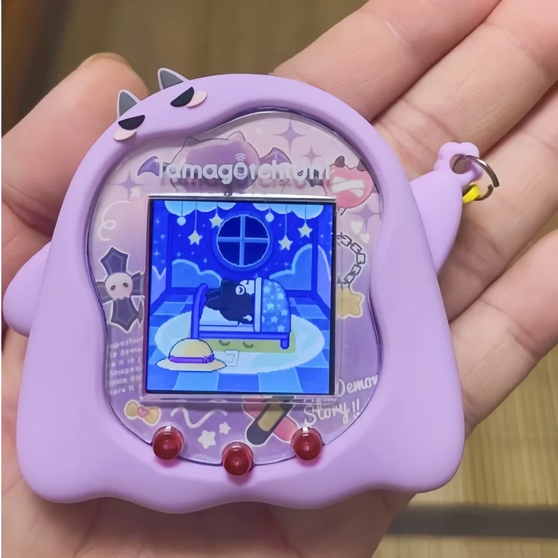 Disponibile Bandai Tamagotchi Uni Electronic Pet Purple Little Devil Custodia protettiva in silicone con adesivi e cinturino da polso