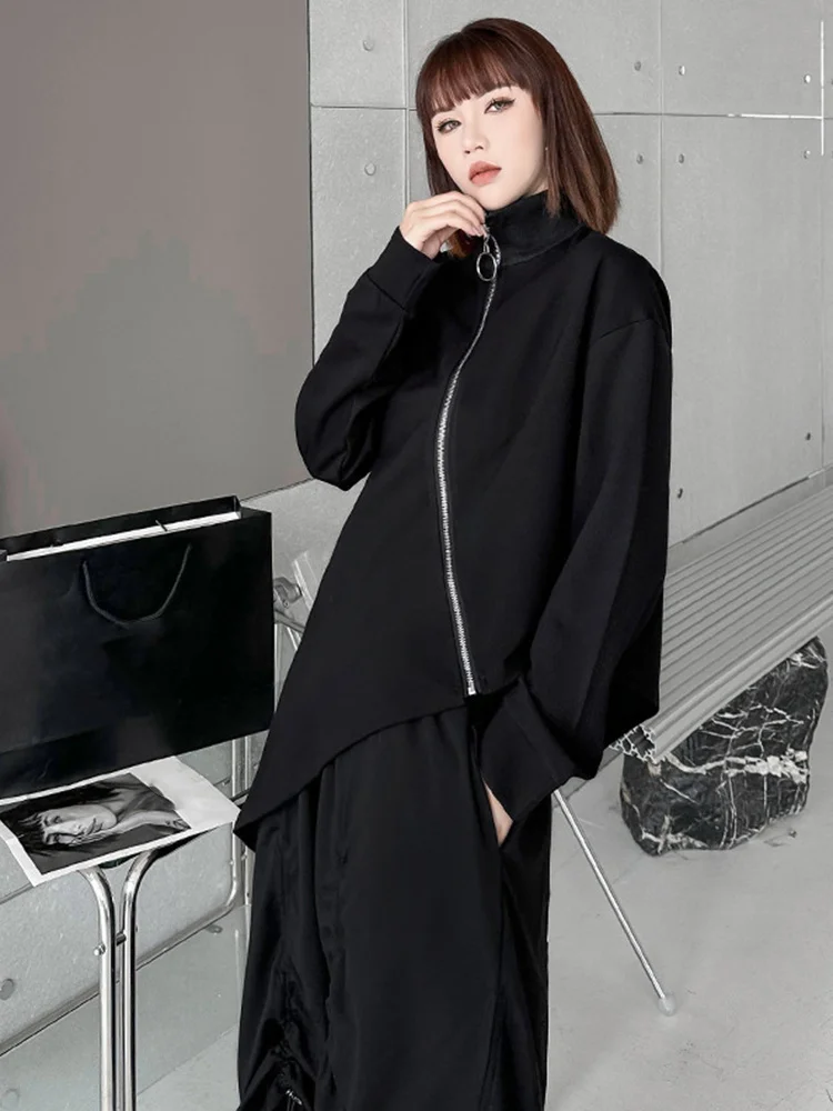 [EAM] Women Black Big Size Irregular T-shirt New Turtleneck Long Sleeve Loose Fit Fashion Tide Spring Autumn 2024 1DH4338