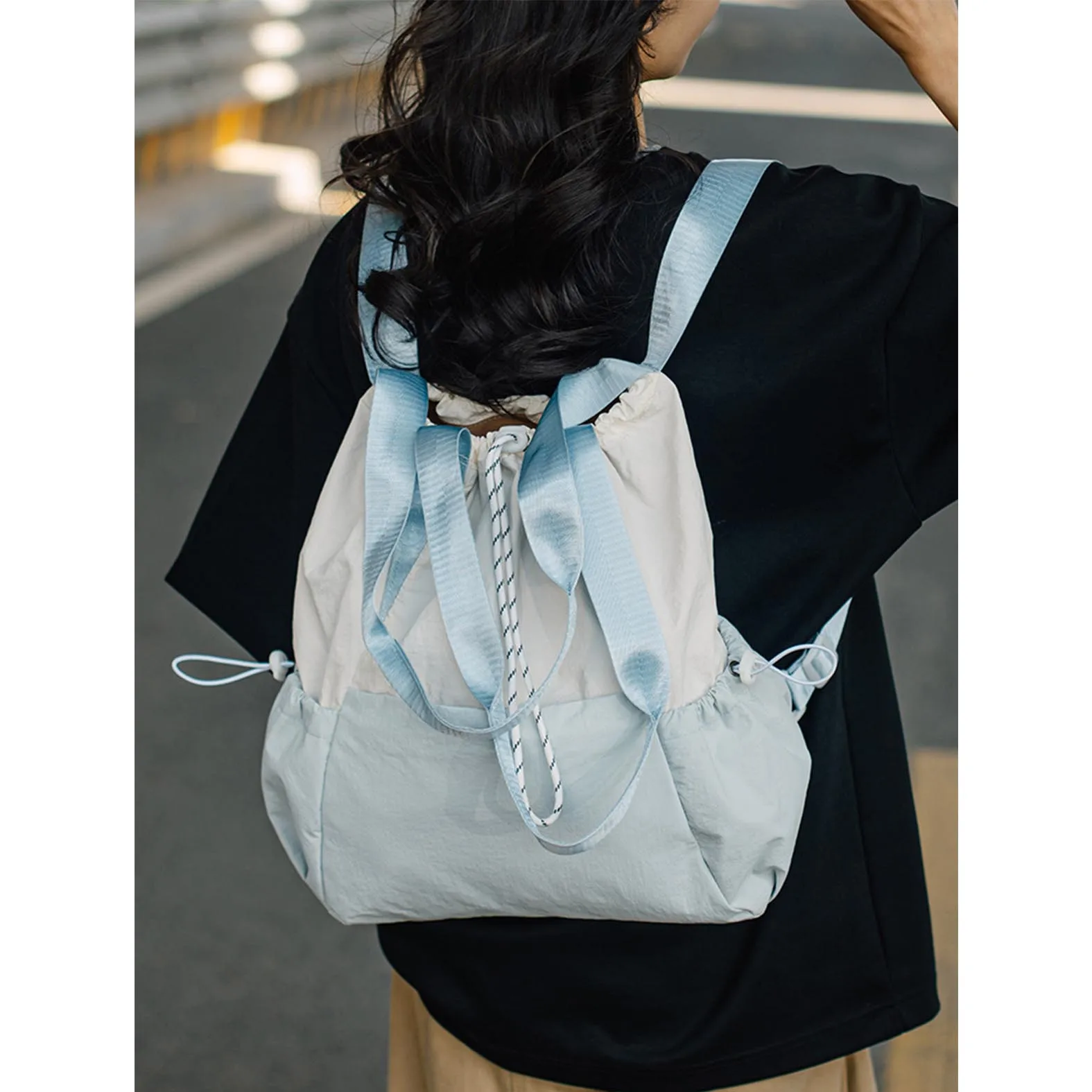 Lightweight sports backpack for women with drawstring drawstring pockets, versatile hand-held crossbody bag, travel backpack