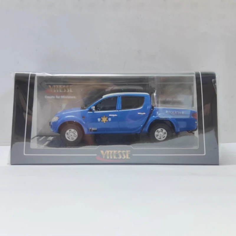 VITESSE-modelo de coche de simulación de aleación de policía, escala 1:43, L200, 29344, Colección clásica para adultos, pantalla estática