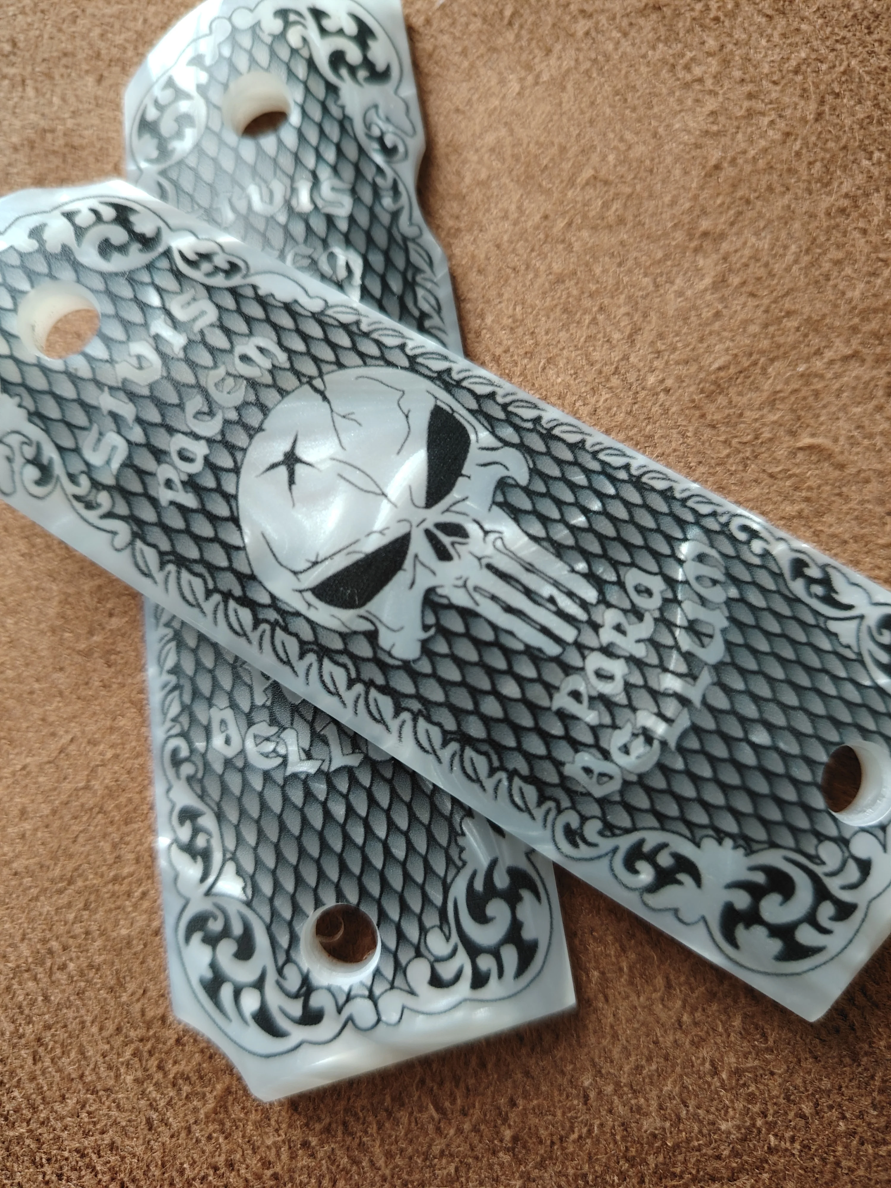 1911 Grips Full Size,White pearl with Punisher Skull,Fits Colt,Kimber,Springfield,Remington,Rock Island,Government Commander