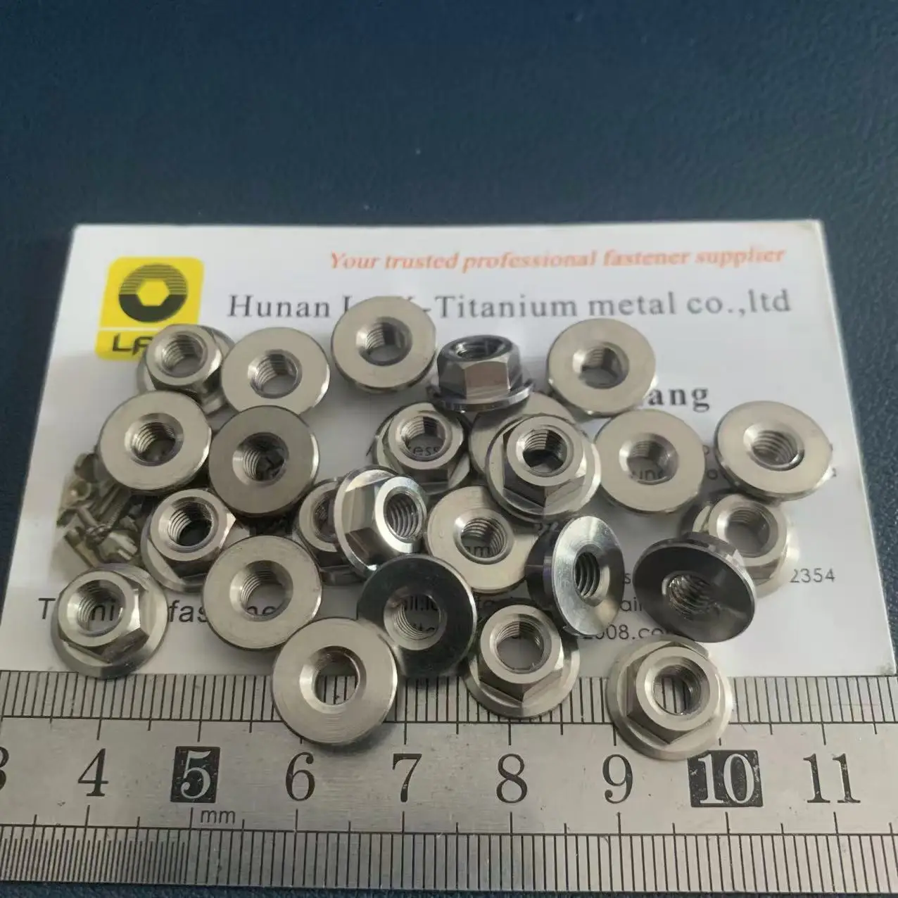 Titanium Hexagon Flanged Nut DIN6923 Gr5 M4 M5 M6 - High-Strength Machine Screw Thread Fastener for Industrial Use