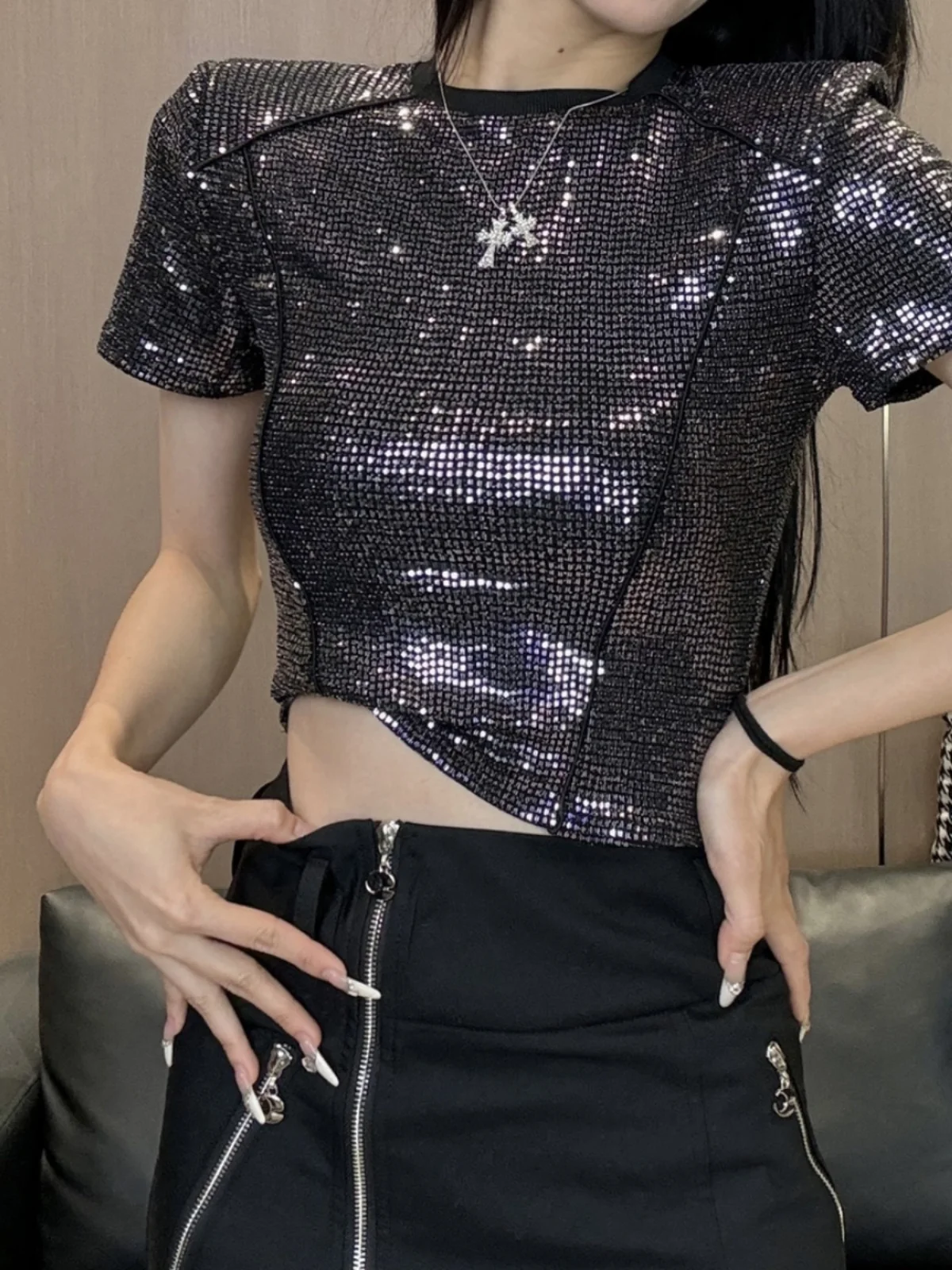 

Y2K Hot Girl Style Heavy Sequin Crewneck Short Sleeve T Shirt for Women Summer New Slim Fit Shiny Black Sparkly Fashion Top