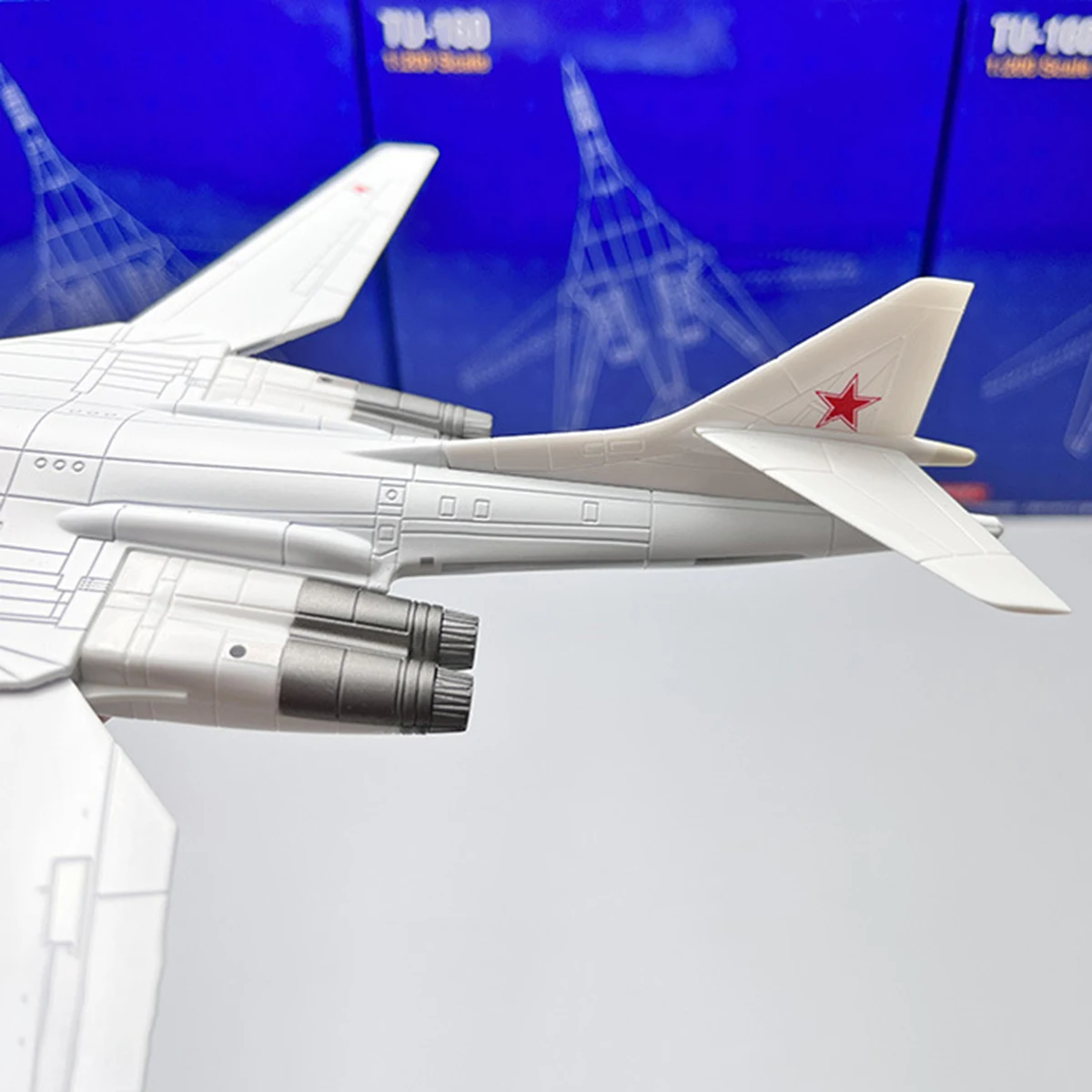 1:200 rússia TU-160 cisne bombardeiro militar liga diecast aeronaves estratégic bombardeiro modelo ornamento de mesa para coleções de exibição
