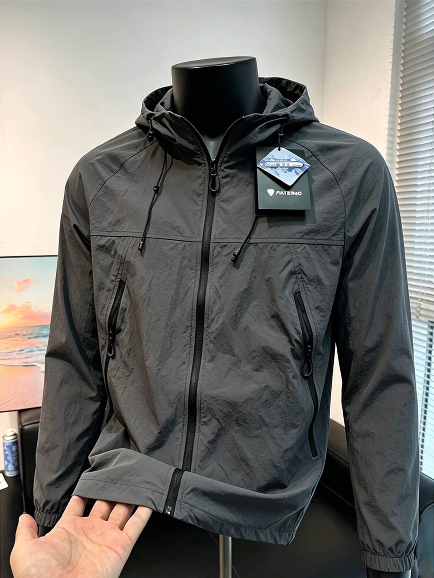 

Lightweight Breathable Men's Outdoor Fishing Jacket Quick Dry UV Protection Clothing Slim Fit Polyester Fiber Hooded Zipper C...