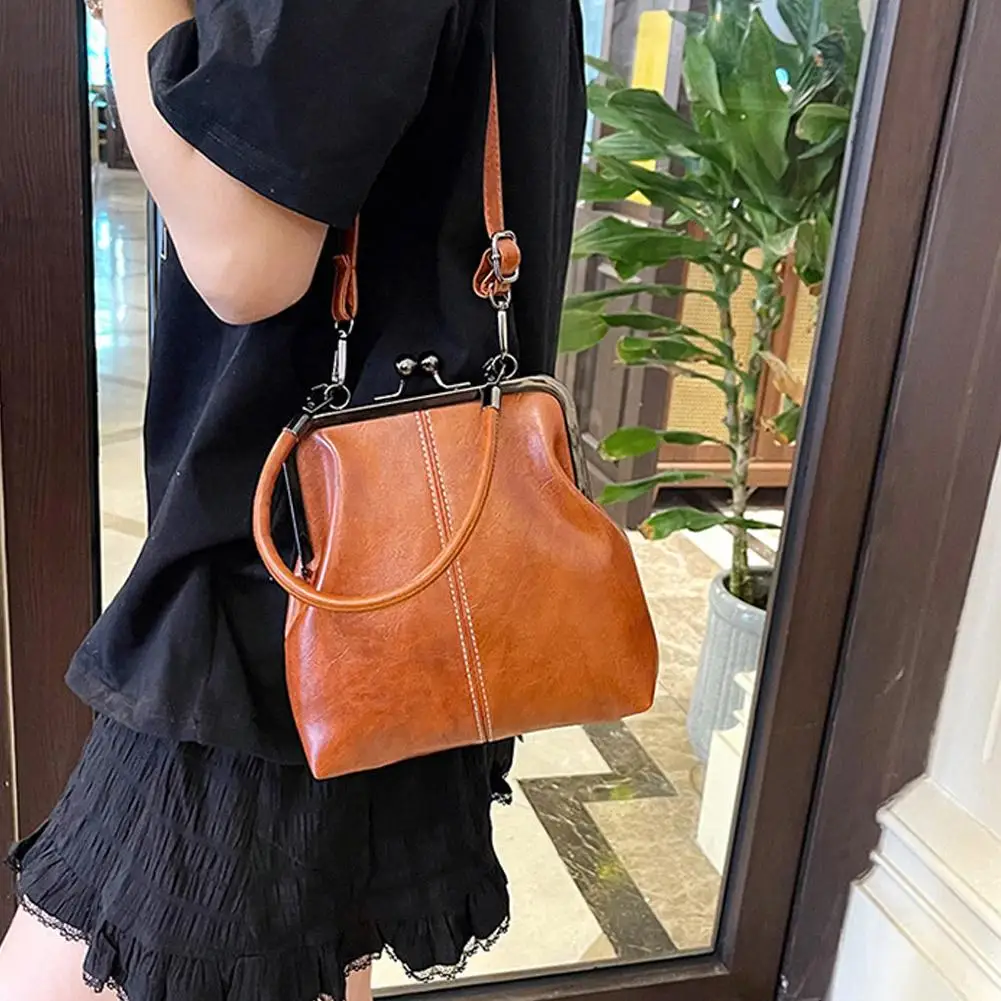 

Elegant Clip Lock Shoulder Bag Large Capacity PU Leather Crossbody Bag Solid Color Retro Women's Small Handbag