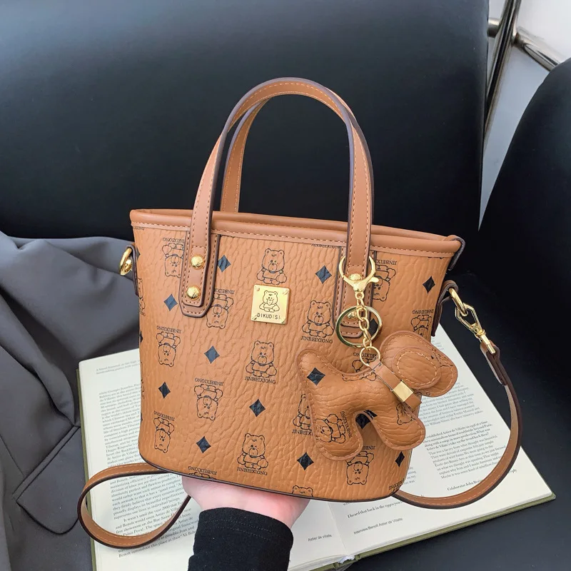 

Шикарная большая сумка 2025 года, роскошный кошелек на плечо для женщин, модная сумка через плечо, универсальная сумка «день-ночь», элегантная сумка для рынка ​