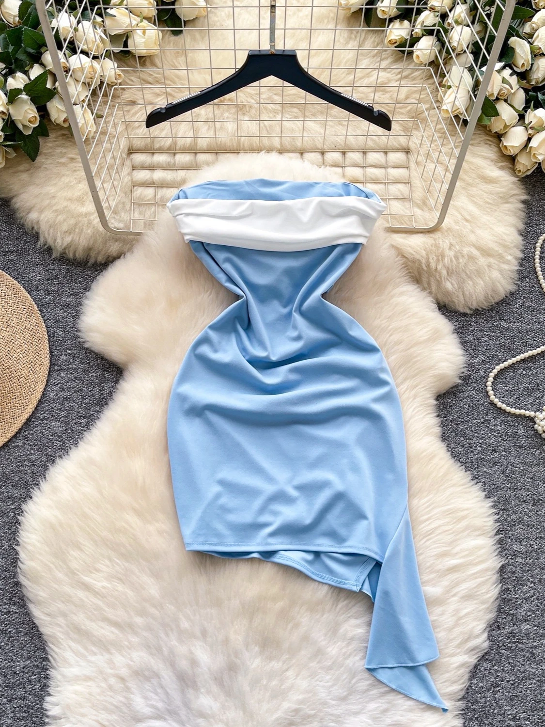 فستان نسائي صيفي بدون حمالات باللون الأزرق والأبيض من Foamlina مثير بدون أكمام وكشكشة ضيقة مكشكشة فستان أنيق للحفلات الصغيرة