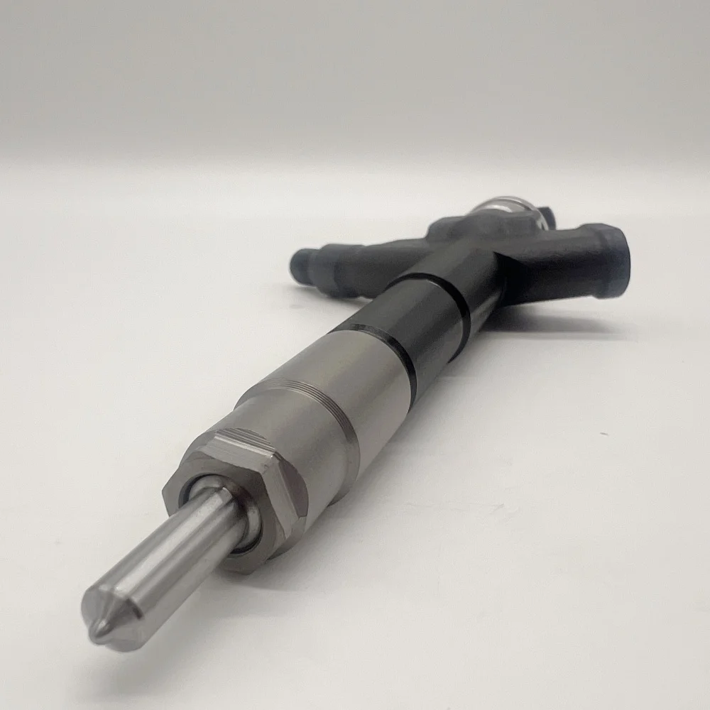 High Quality Diesel Common Rail Injector 295050-0901 16600-LC10B for Cabstar YD25 Euro 5 Nissan Navara 2.5L