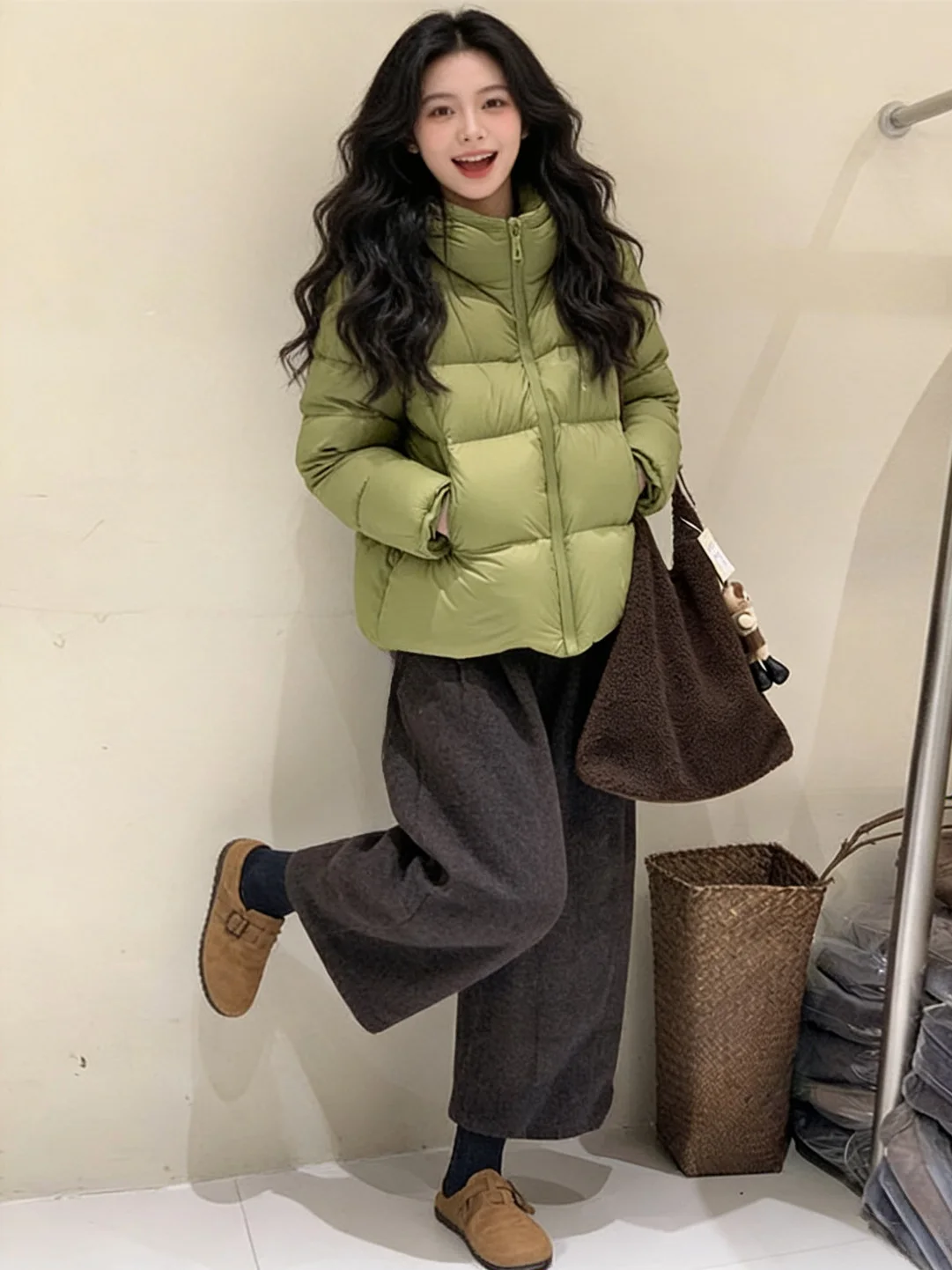 

Модная утепленная повседневная теплая хлопковая куртка с капюшоном для женщин, новинка зимы 2025, в корейском стиле, высококачественная универсальная верхняя одежда