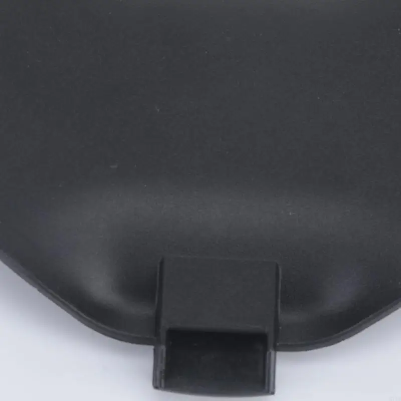M76E Anhängeröffnungs-Ersatzkappe mit schwarz geformten Haltenasen 84756187 – Detail 3