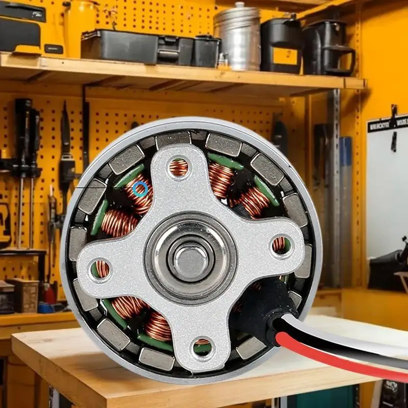 Motore brushless 1504 a unità singola con funzionalità Pan-Tilt per modelli quadricotteri