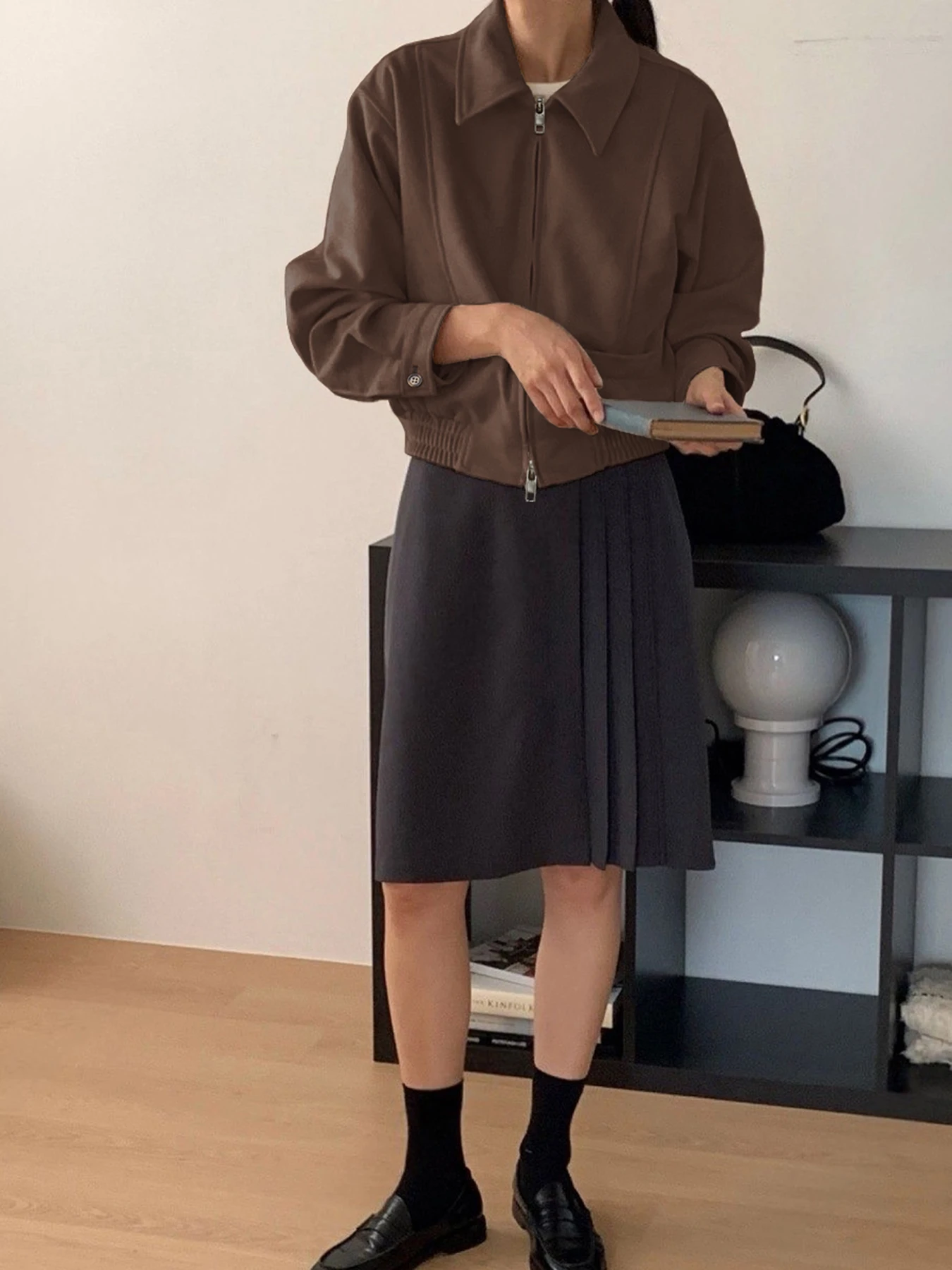 سترة دراجة نارية كلاسيكية بنية عصرية وعصرية للنساء في خريف التجارة عبر الحدود من أوروبا وأمريكا