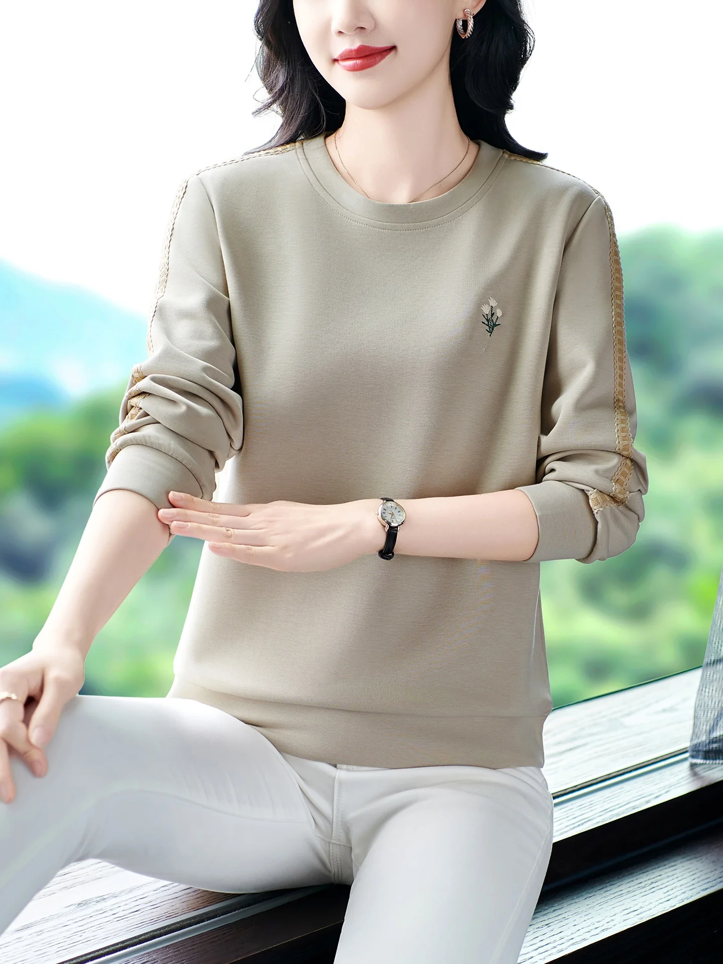 

Женский хлопковый свитшот с круглым вырезом, весна-осень 2025, новая модная свободная футболка с вышивкой, длинными рукавами и стандартной шириной плеч