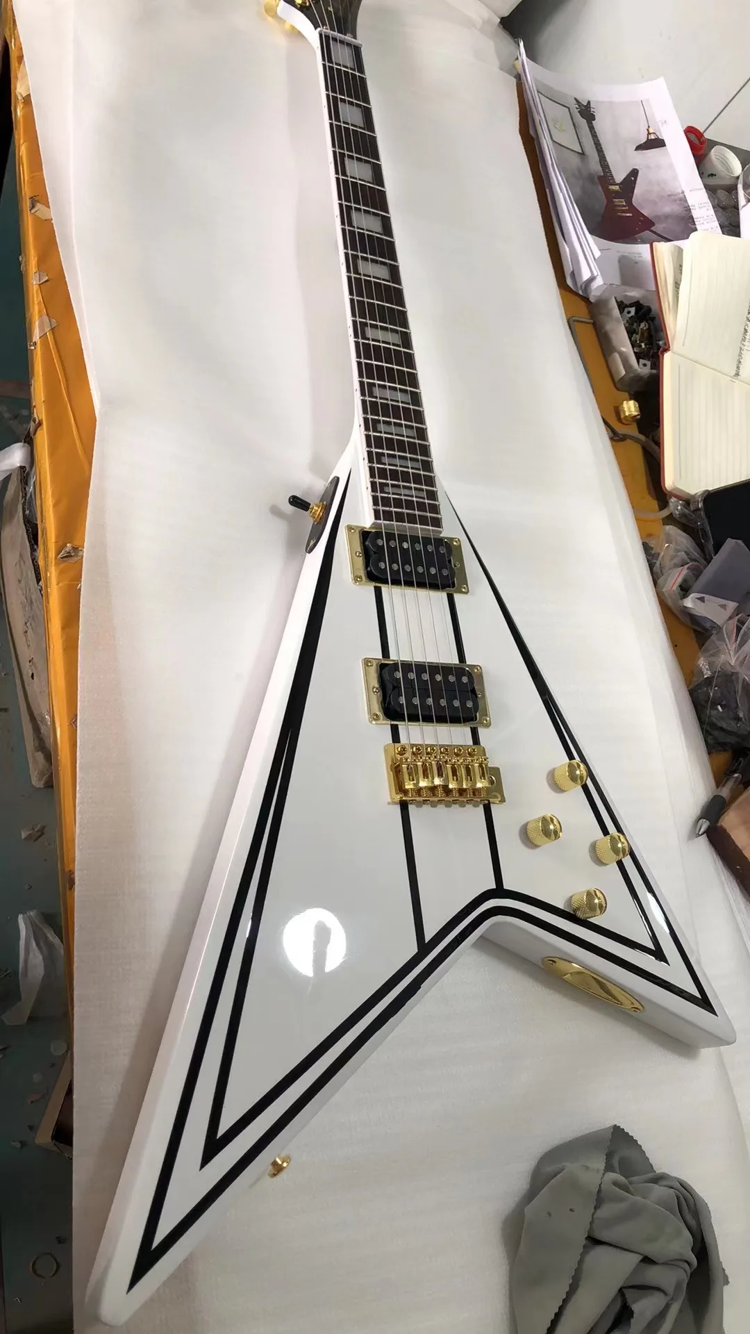 

Mahogany Electric Guitar FInish White Gold Hardware