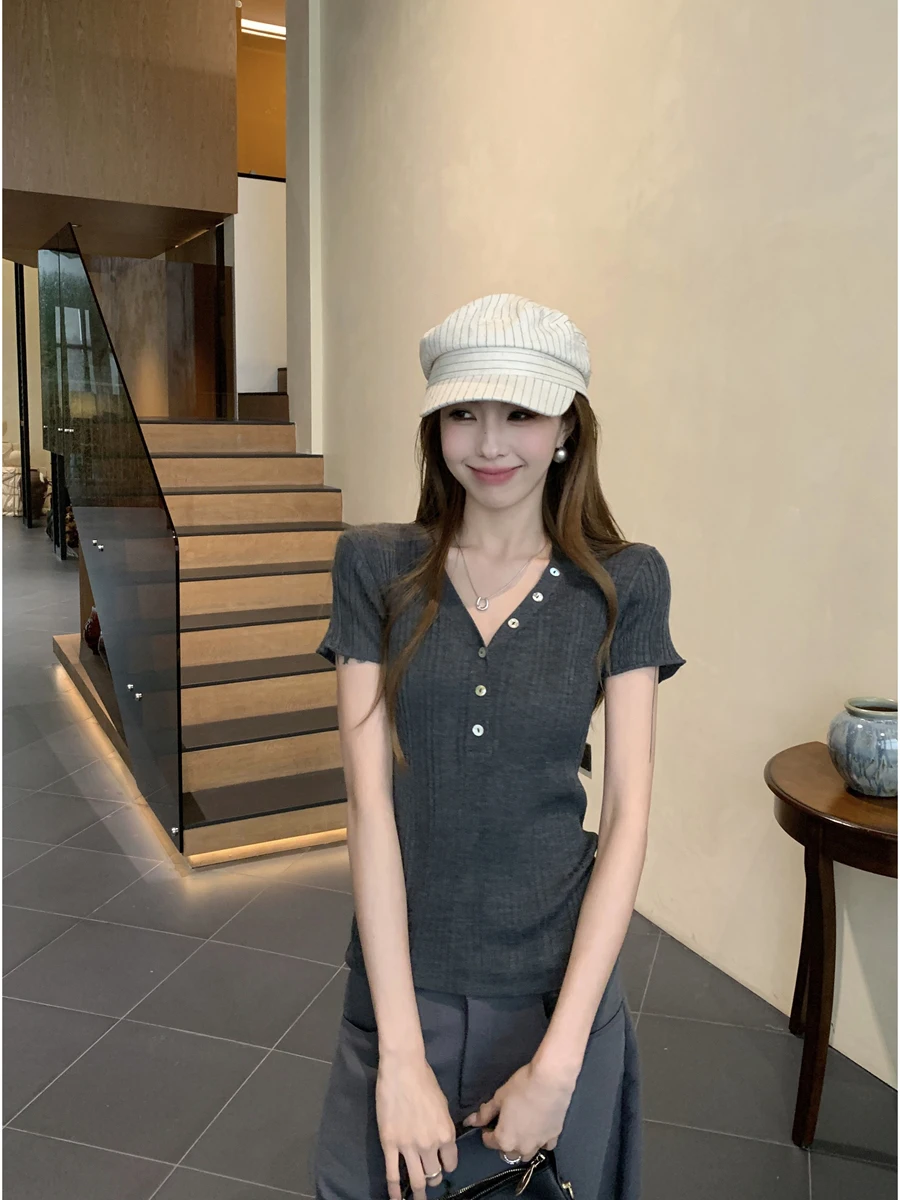 

Summer New ort Sve Knitted Sweater Women's Sle V-Ne Button Design Slimming Striped Pattern Faionable Top