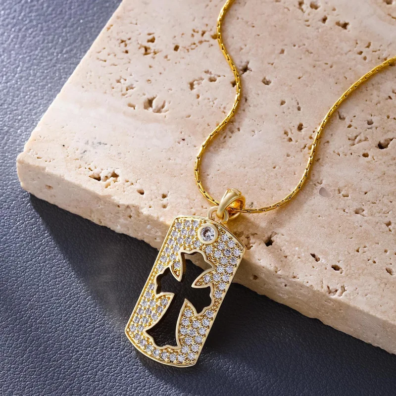 2025 جديد الهيب هوب كريستال كريستيان يسوع الصليب قلادة قلادة للجنسين الشارع الشهير الفاخرة الترقوة سلسلة مجوهرات العصرية