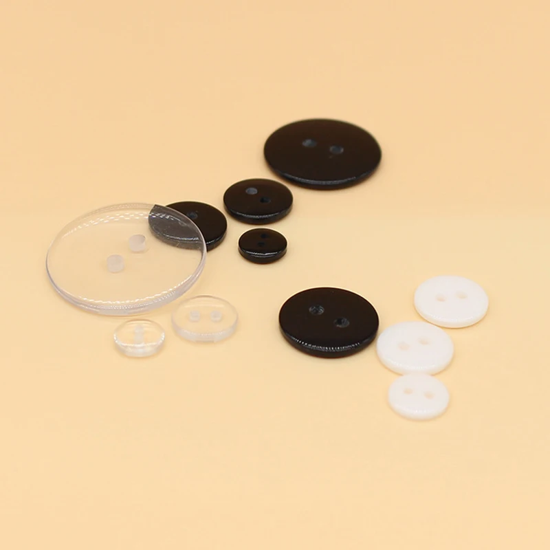 50 sztuk/zestaw 2 otwory przezroczyste przyciski z żywicy białe małe okrągłe guziki na garnitur sweter DIY szycie odzieży bielizna czarny guzik