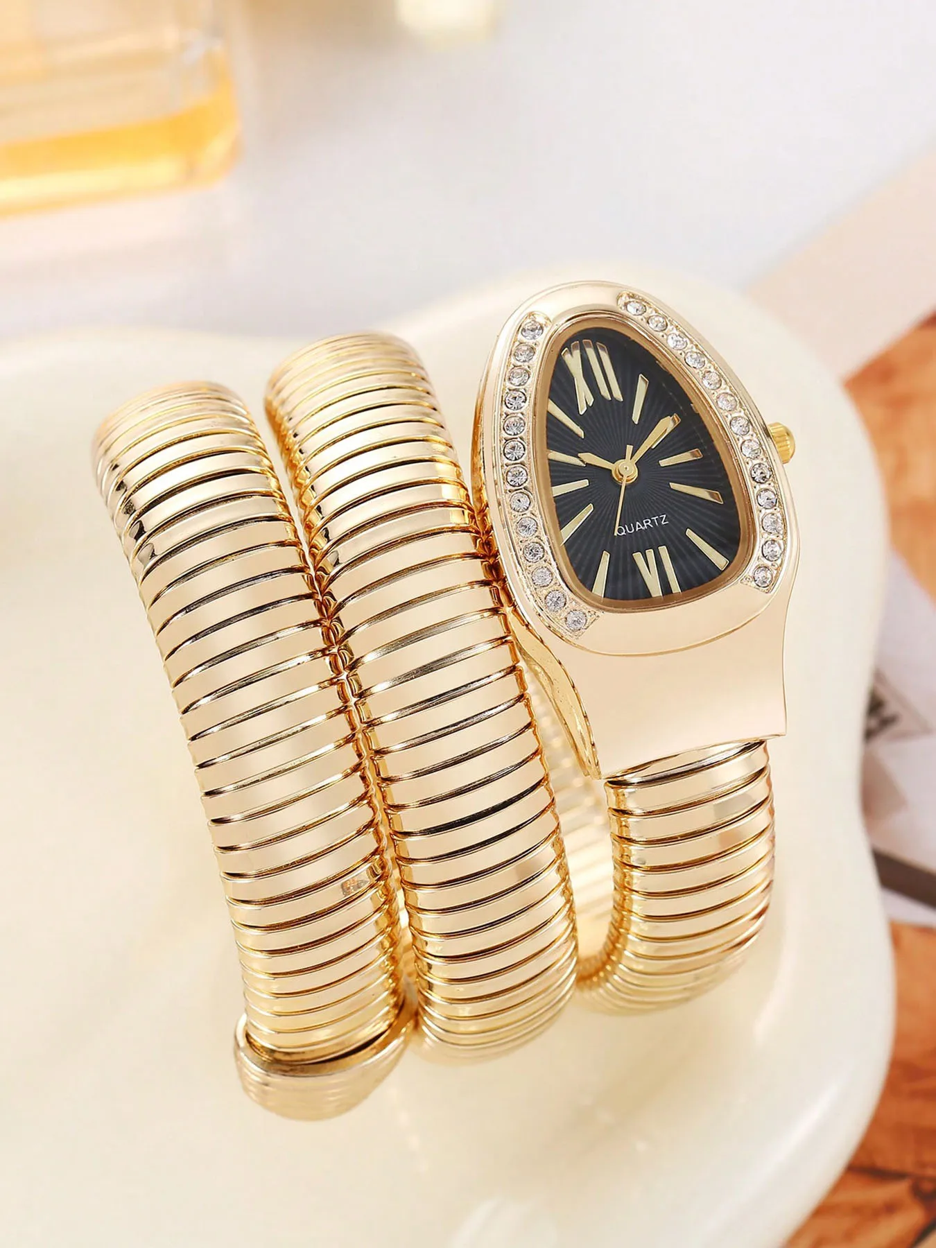 

1-piece exquisite and versatile women's watch set, fashionable quartz watch, casual steel strip watch, women's watch