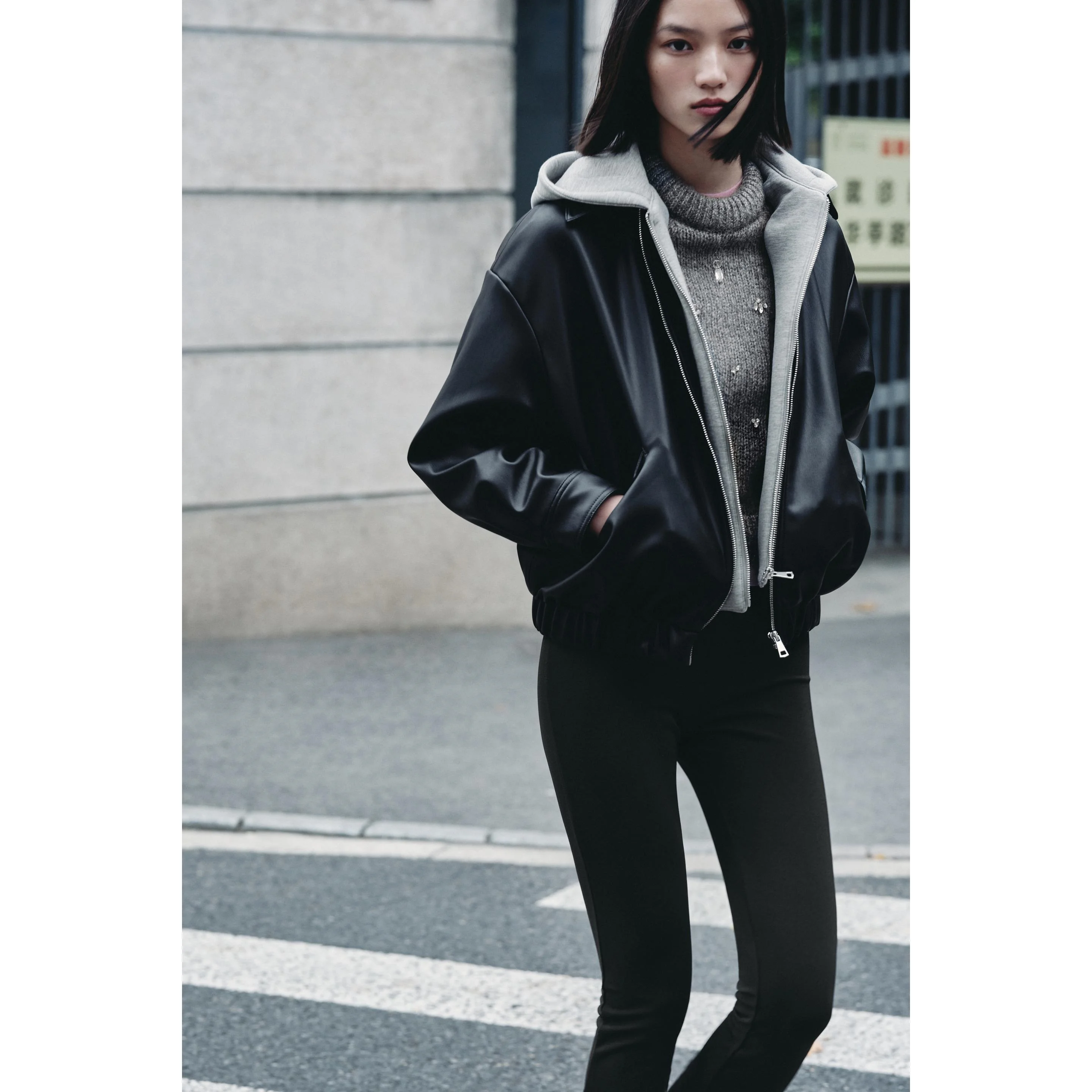 Herbst Winter Damen Kunstleder Jaet Mantel mit Hut Spleißen Design Stand Version Long Sve Reißverschluss Plaid Pat...